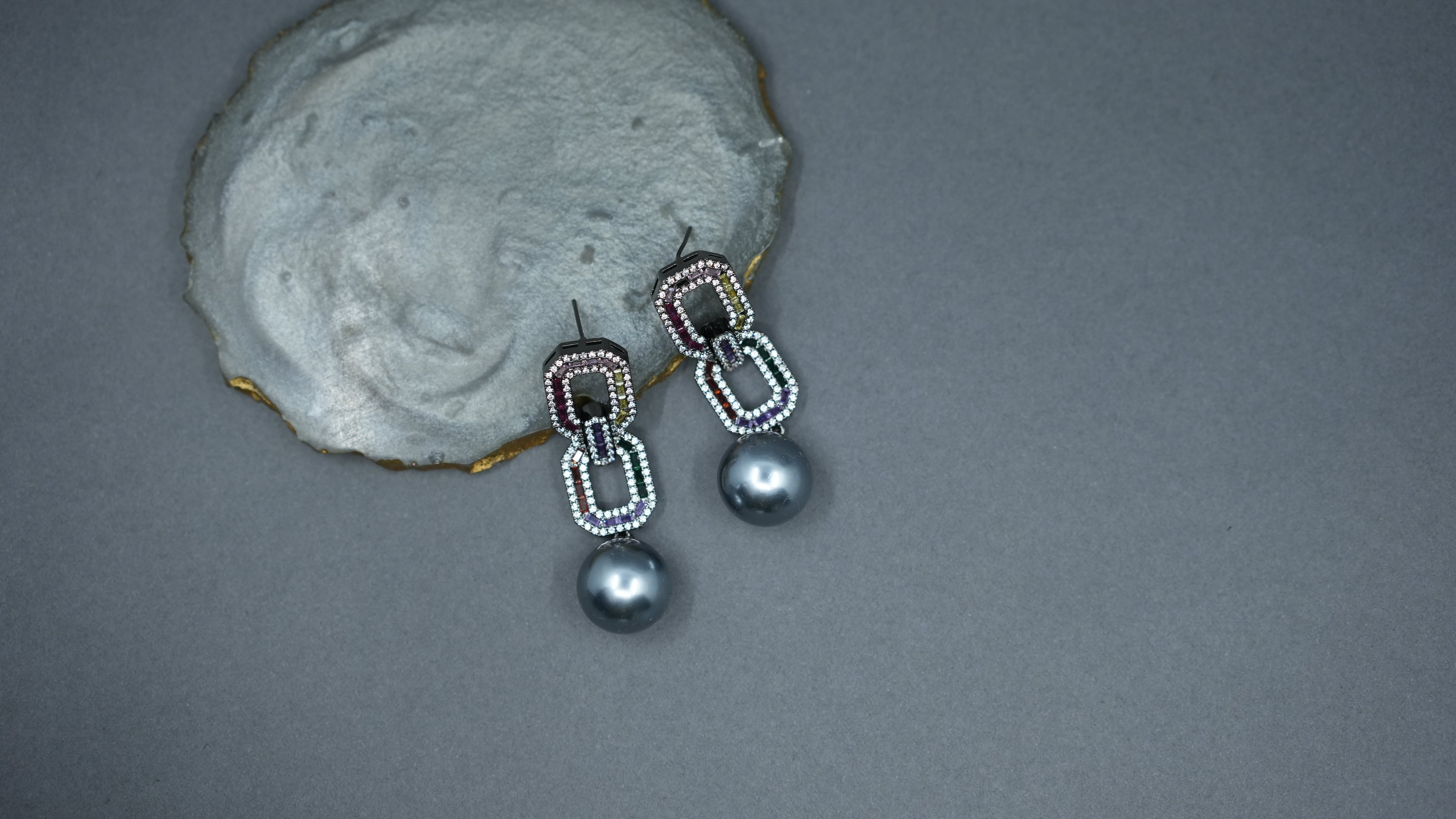 Stellar Knots