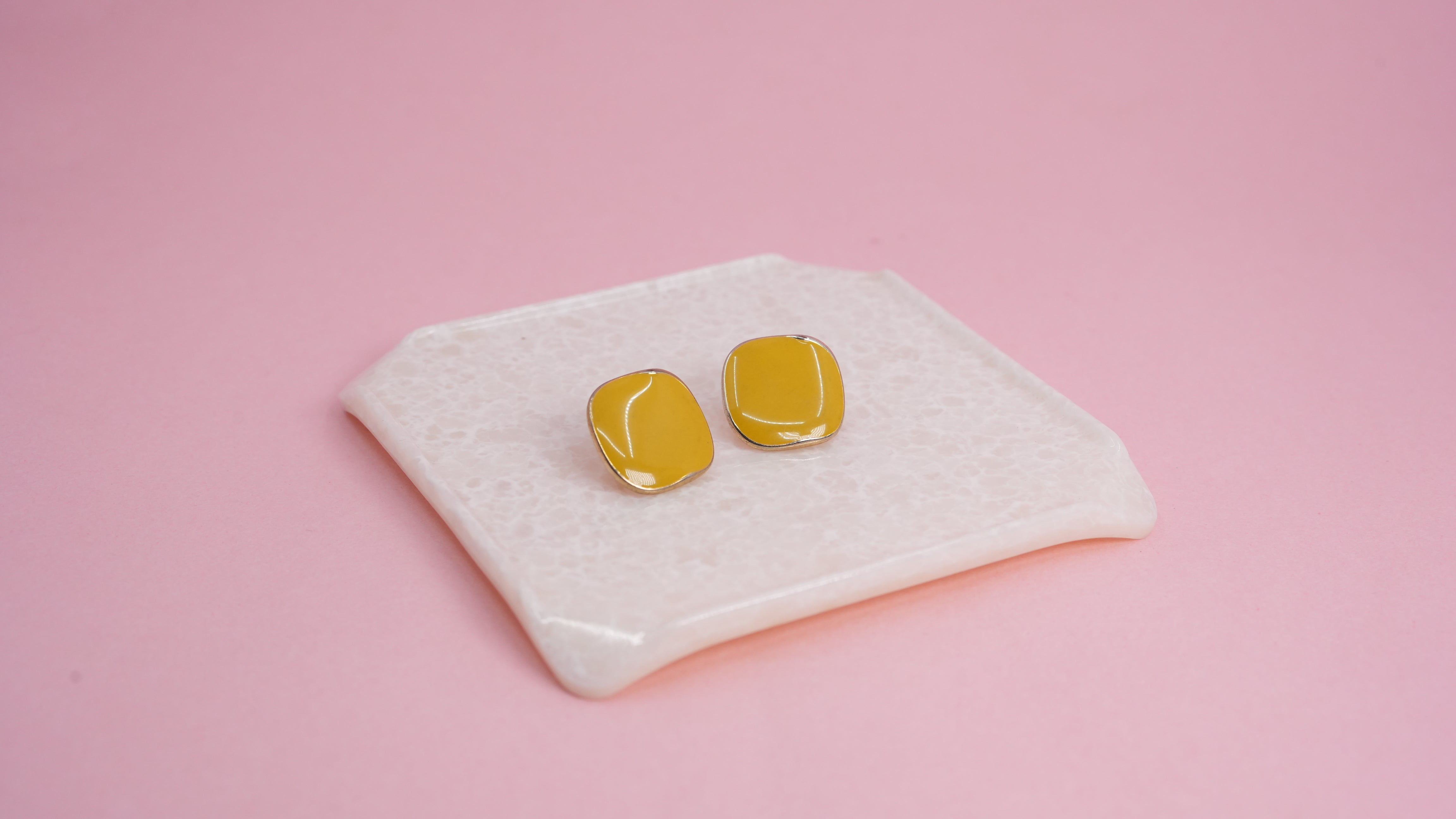 Mustard square stud