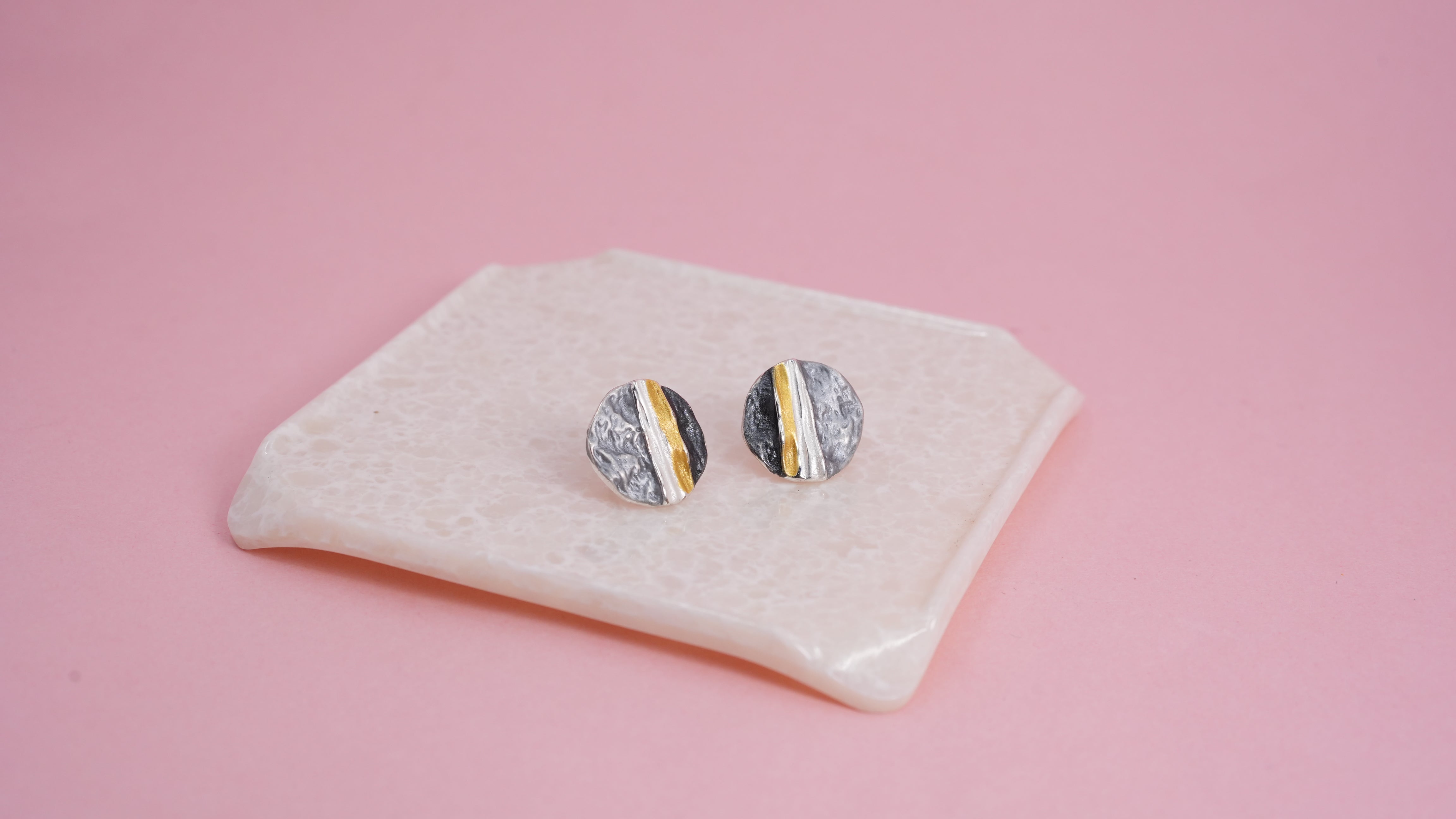 Textured shell stud