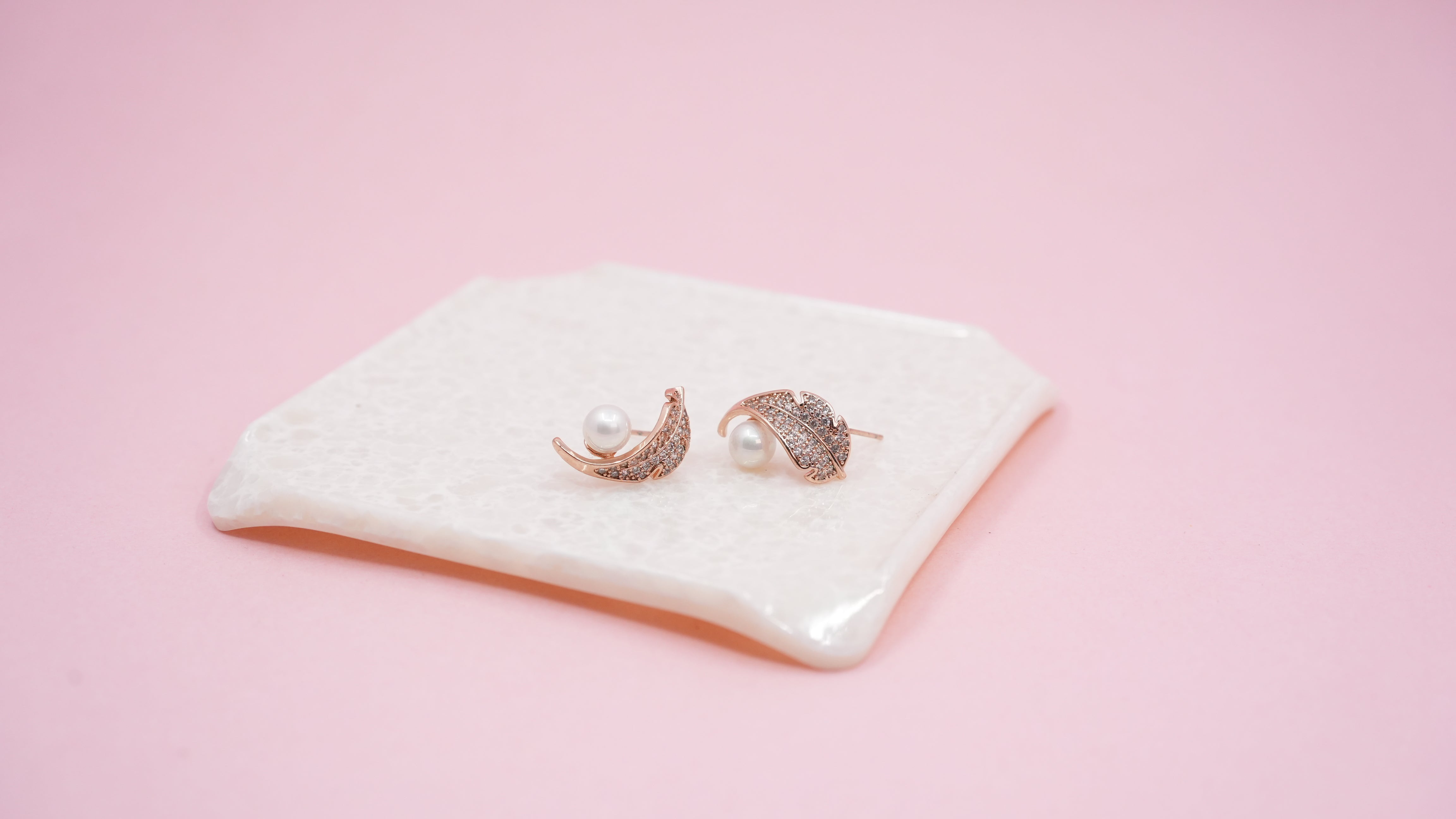 Crescent pearl Rose gold