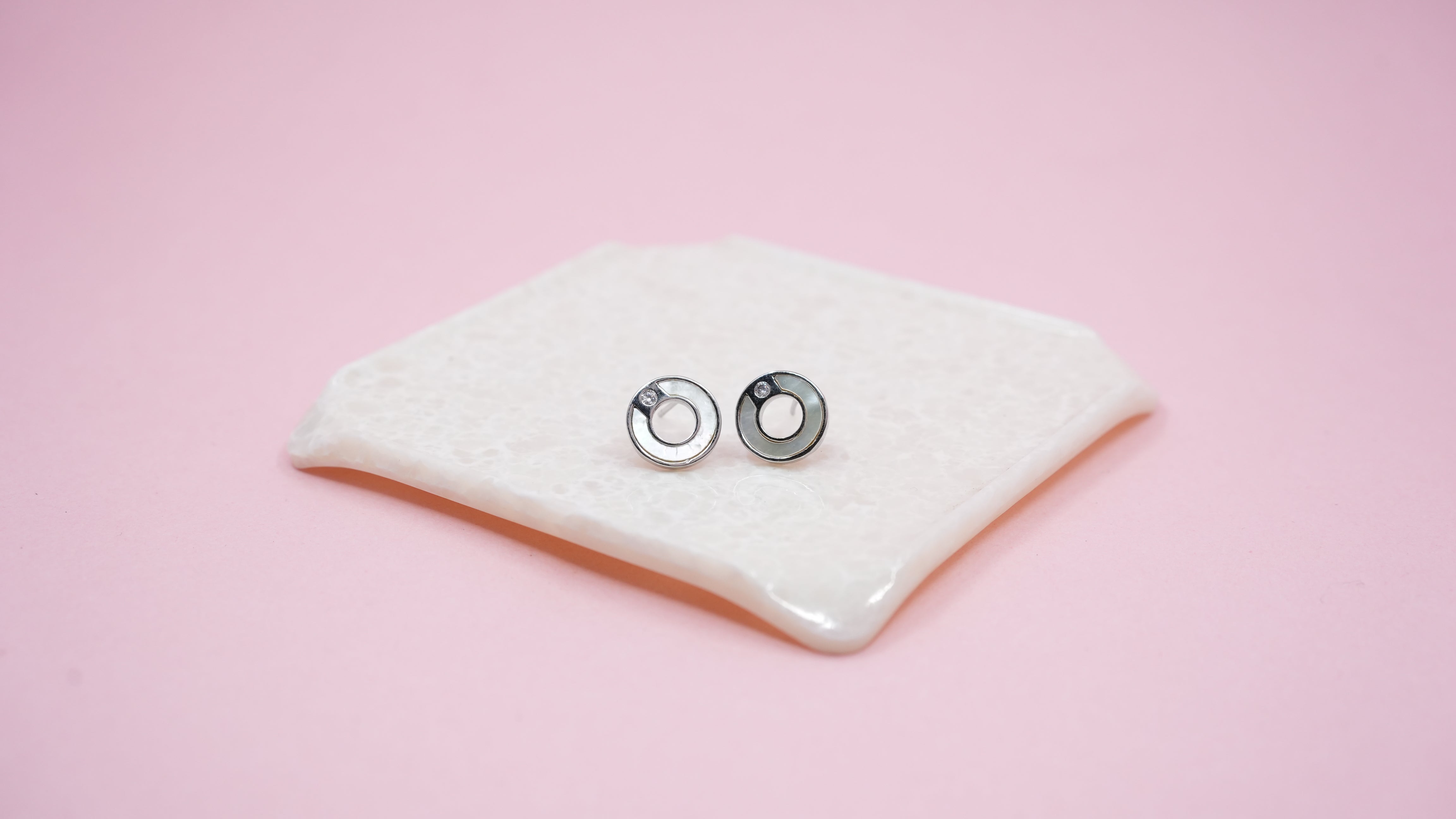 Dual tone silver