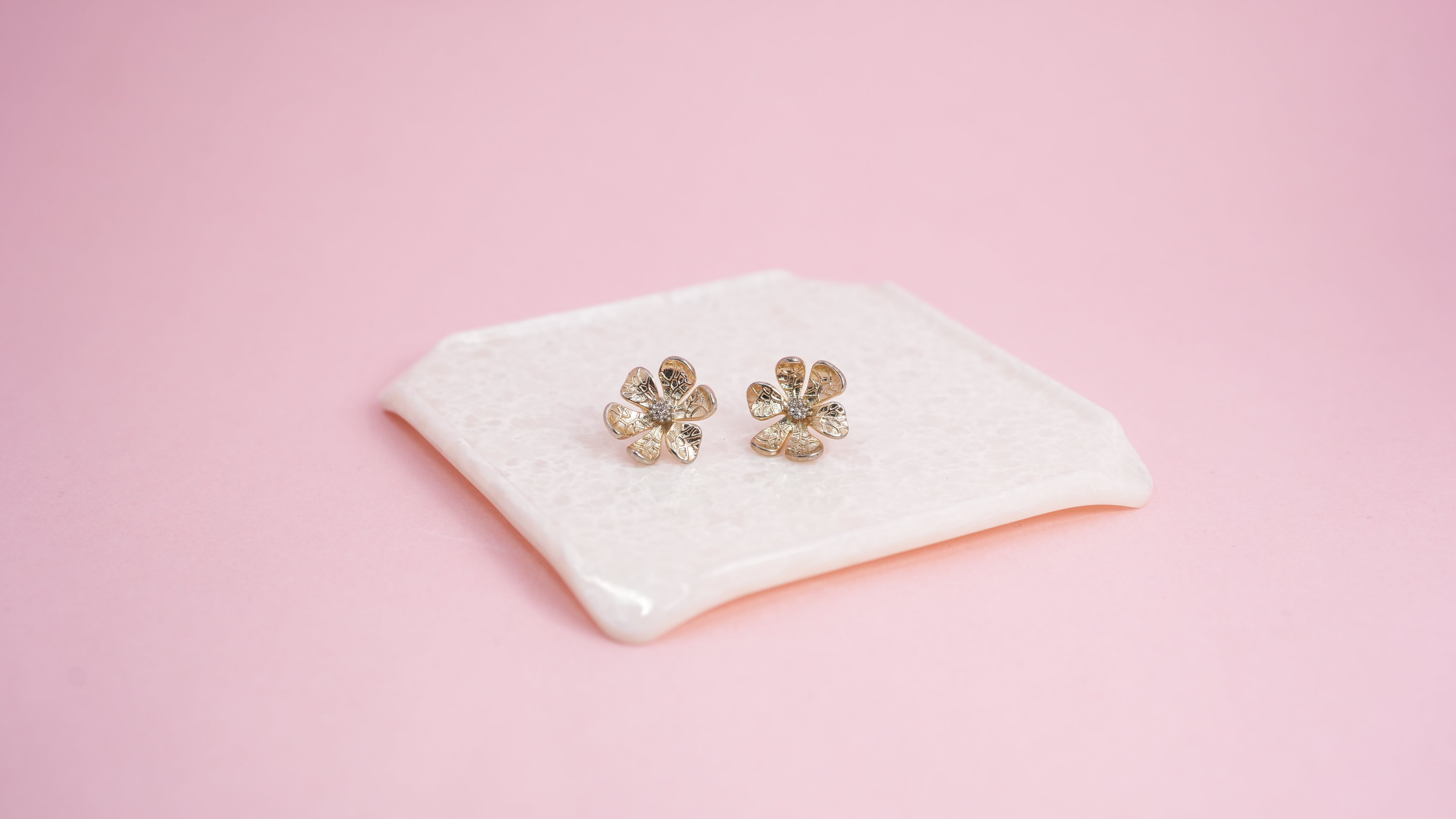 Gold flower crystal