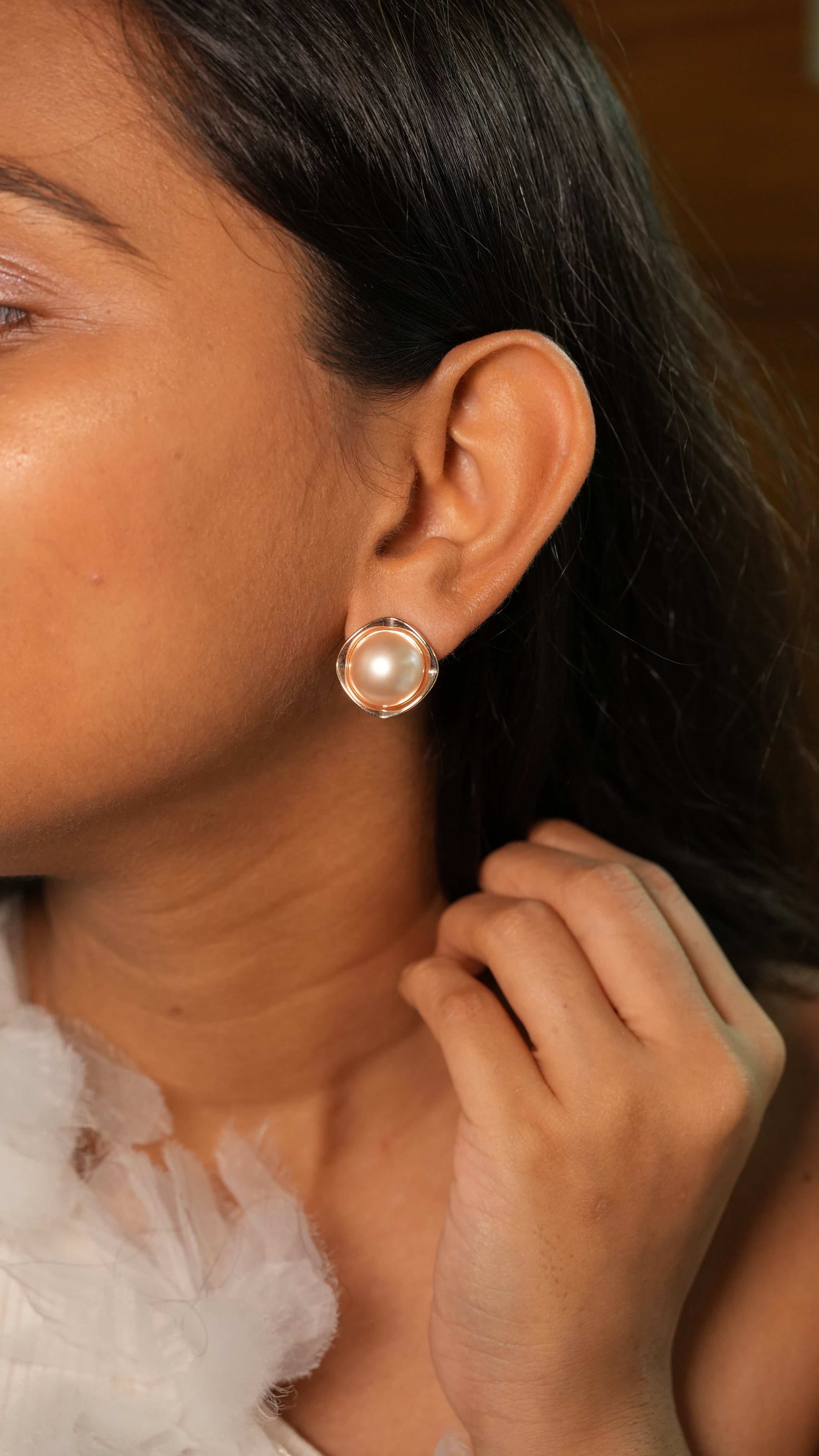 Rosegold brim pearl stud