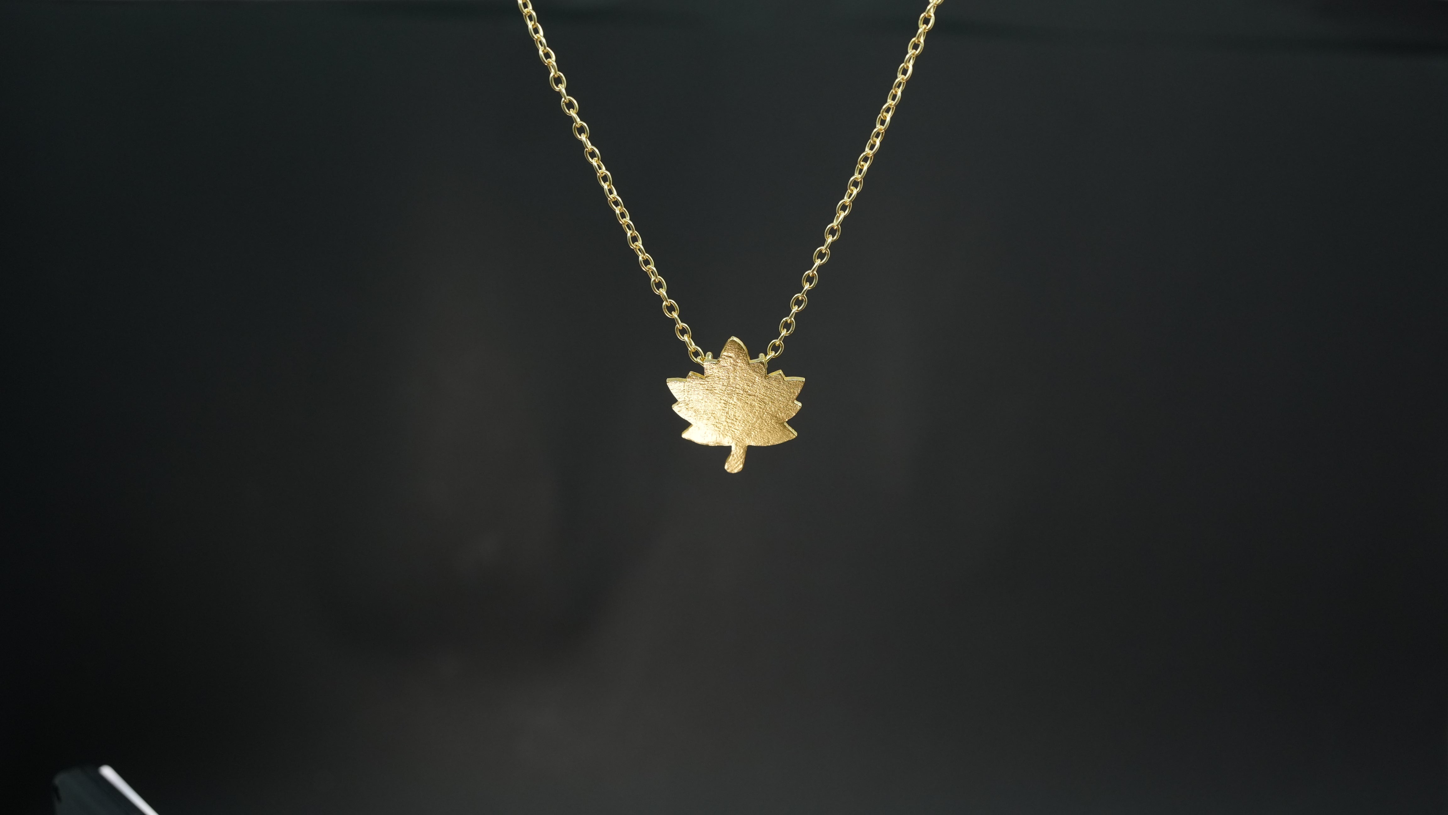 Maple leaf flat gold