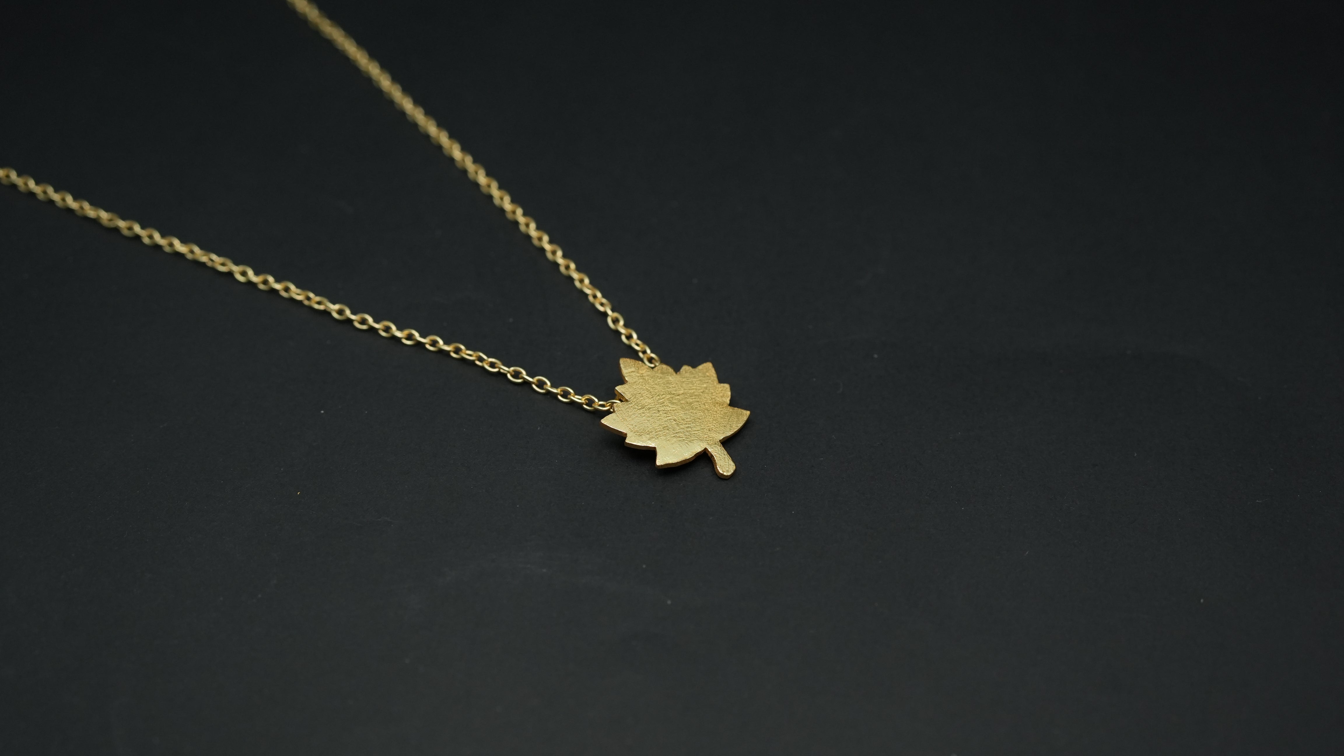 Maple leaf flat gold