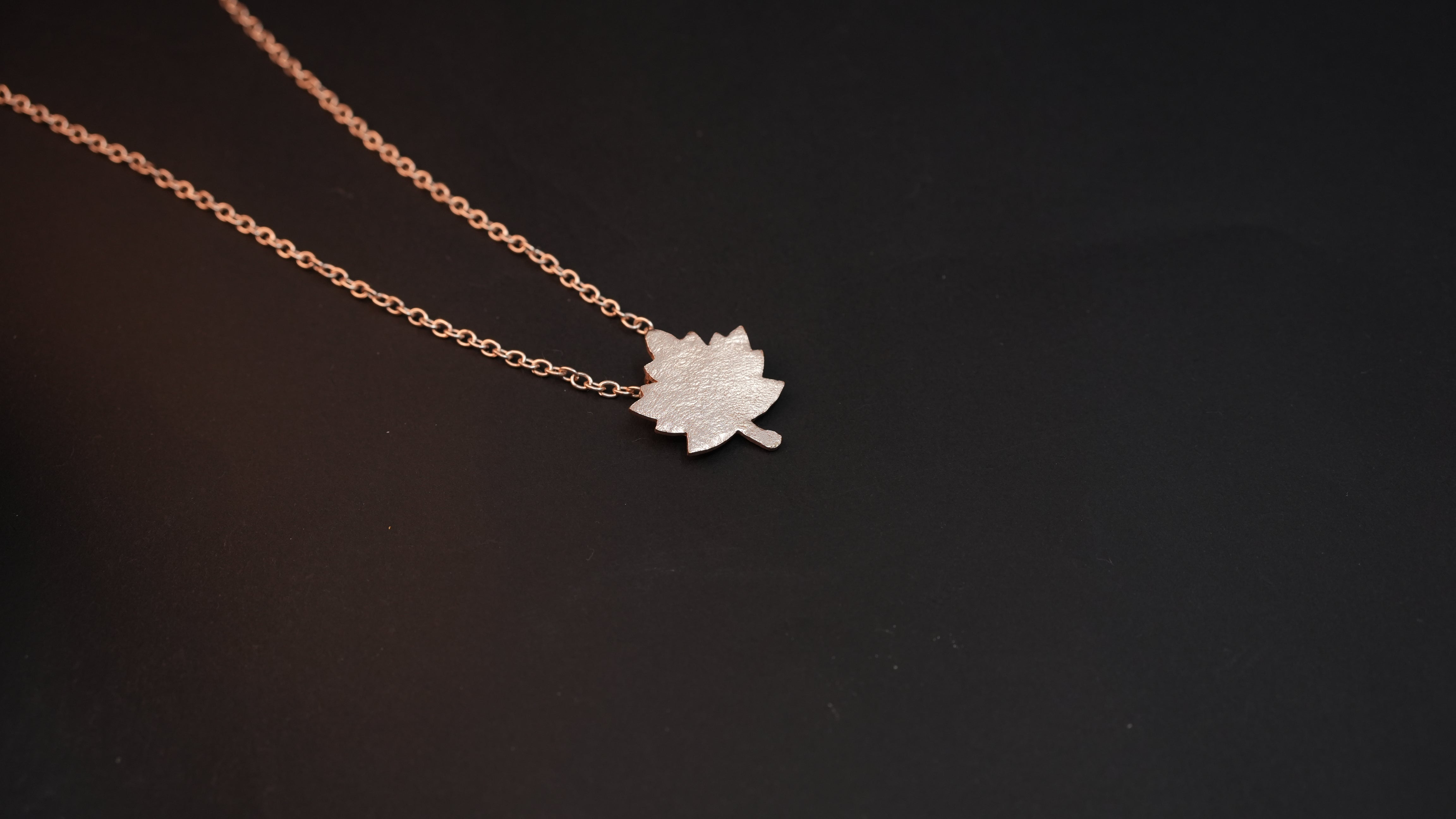 Maple leaf flat Rose gold