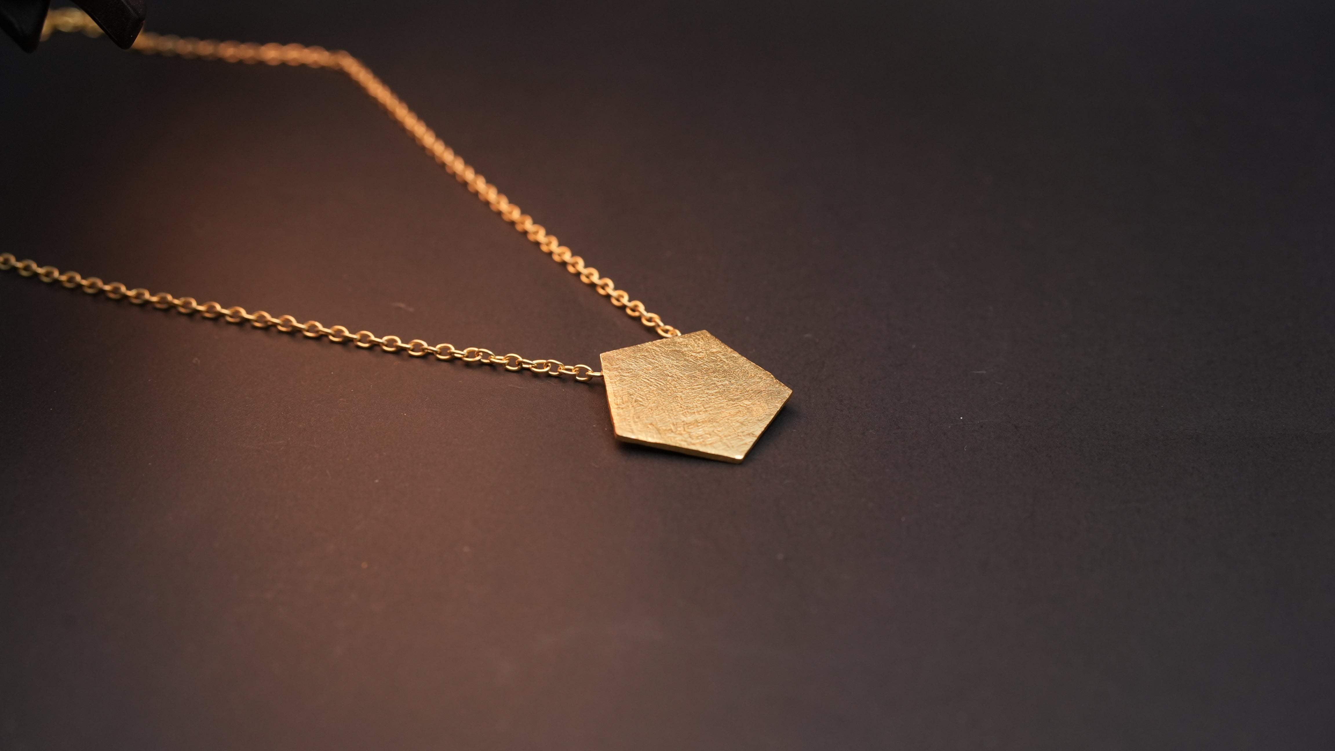 Pentagon flat gold