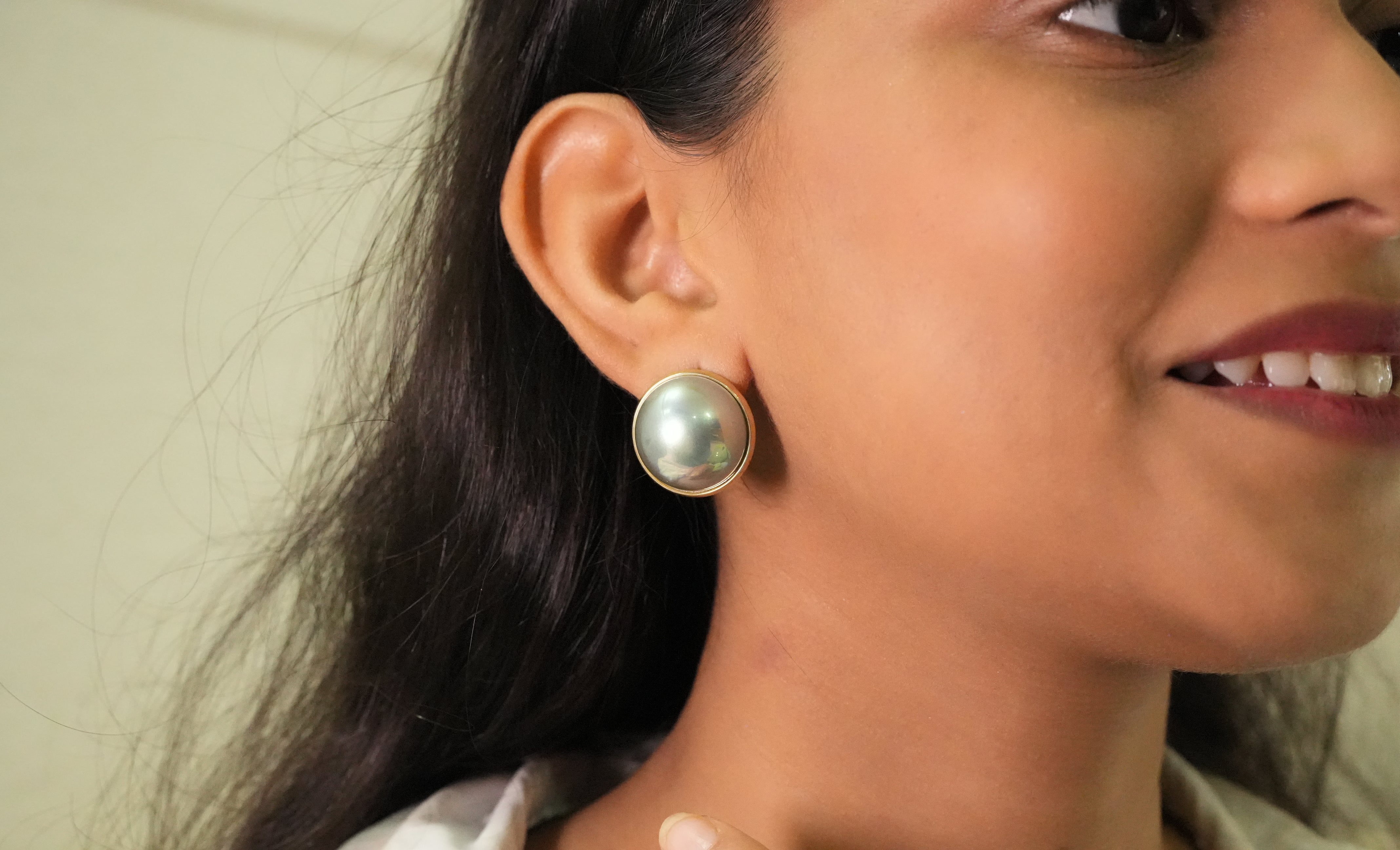 Greyish half pearl