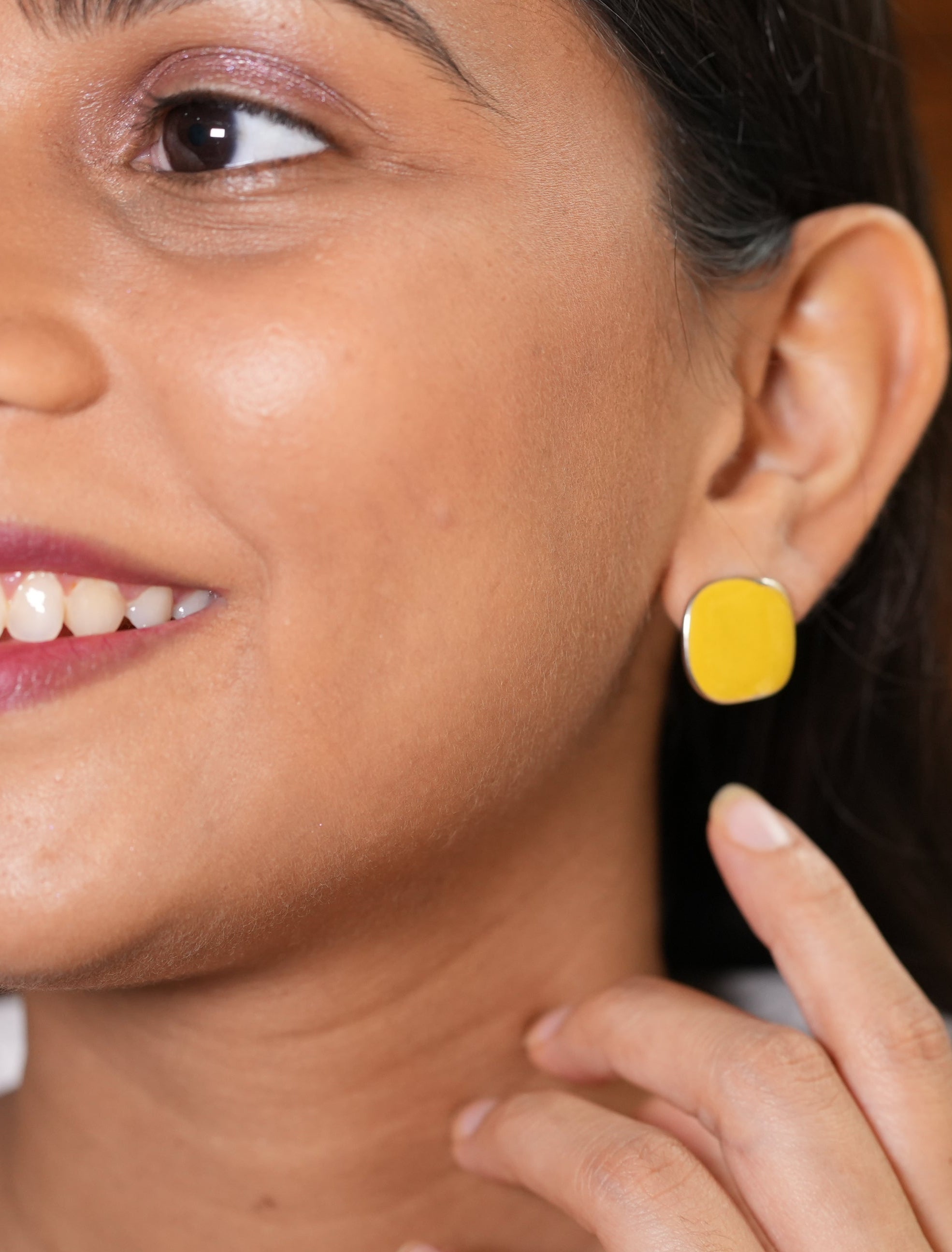 Mustard square stud