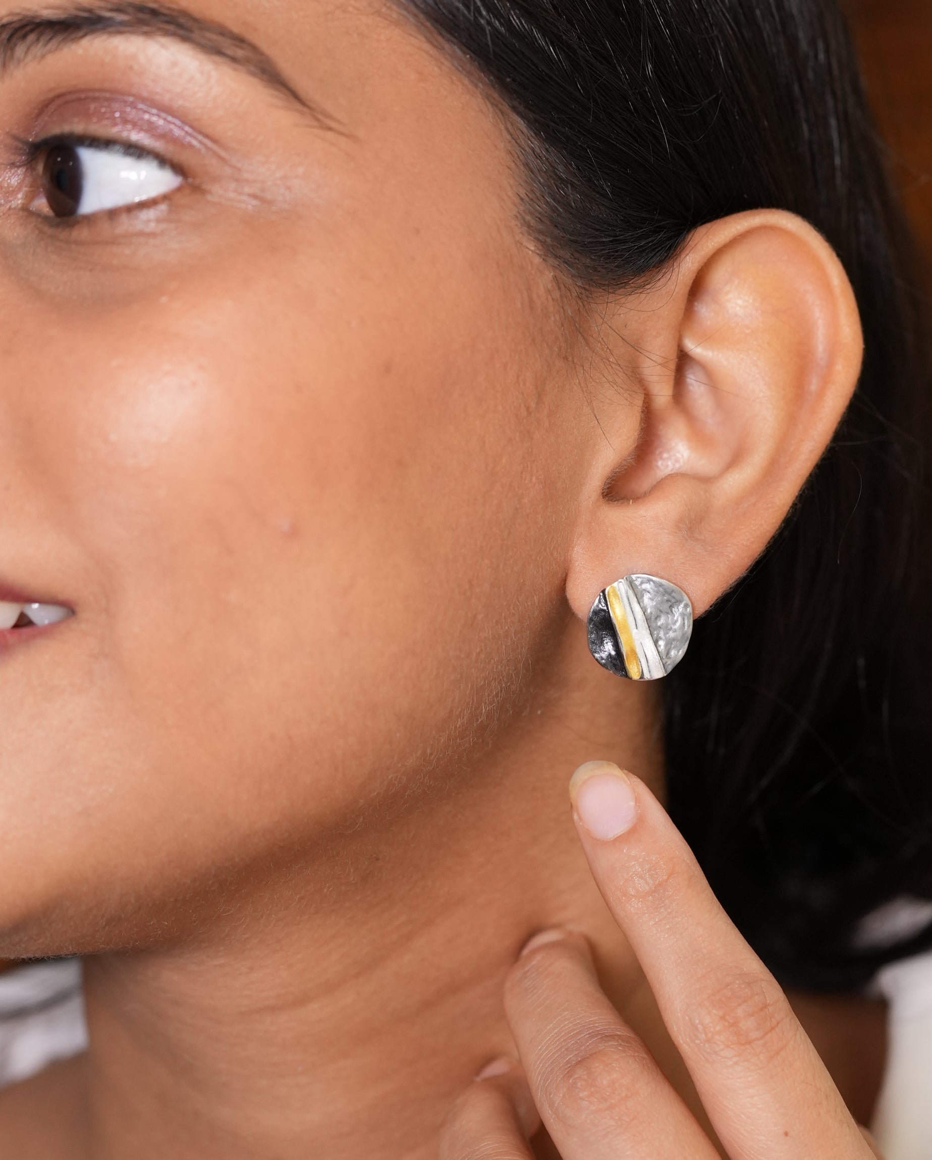 Textured shell stud
