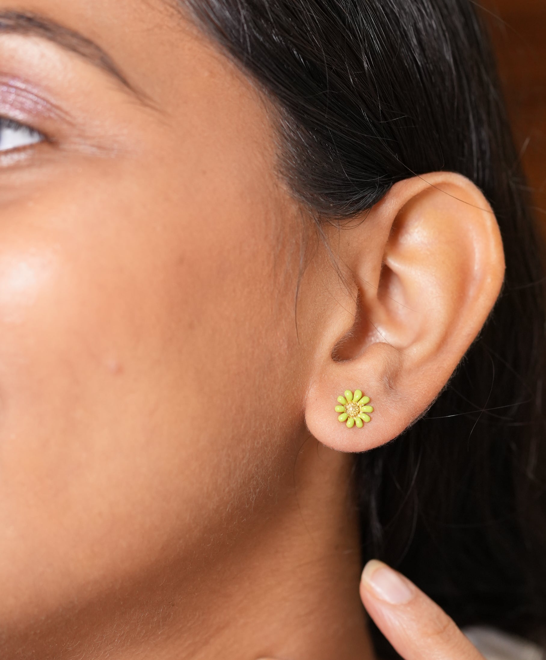 Green daisy