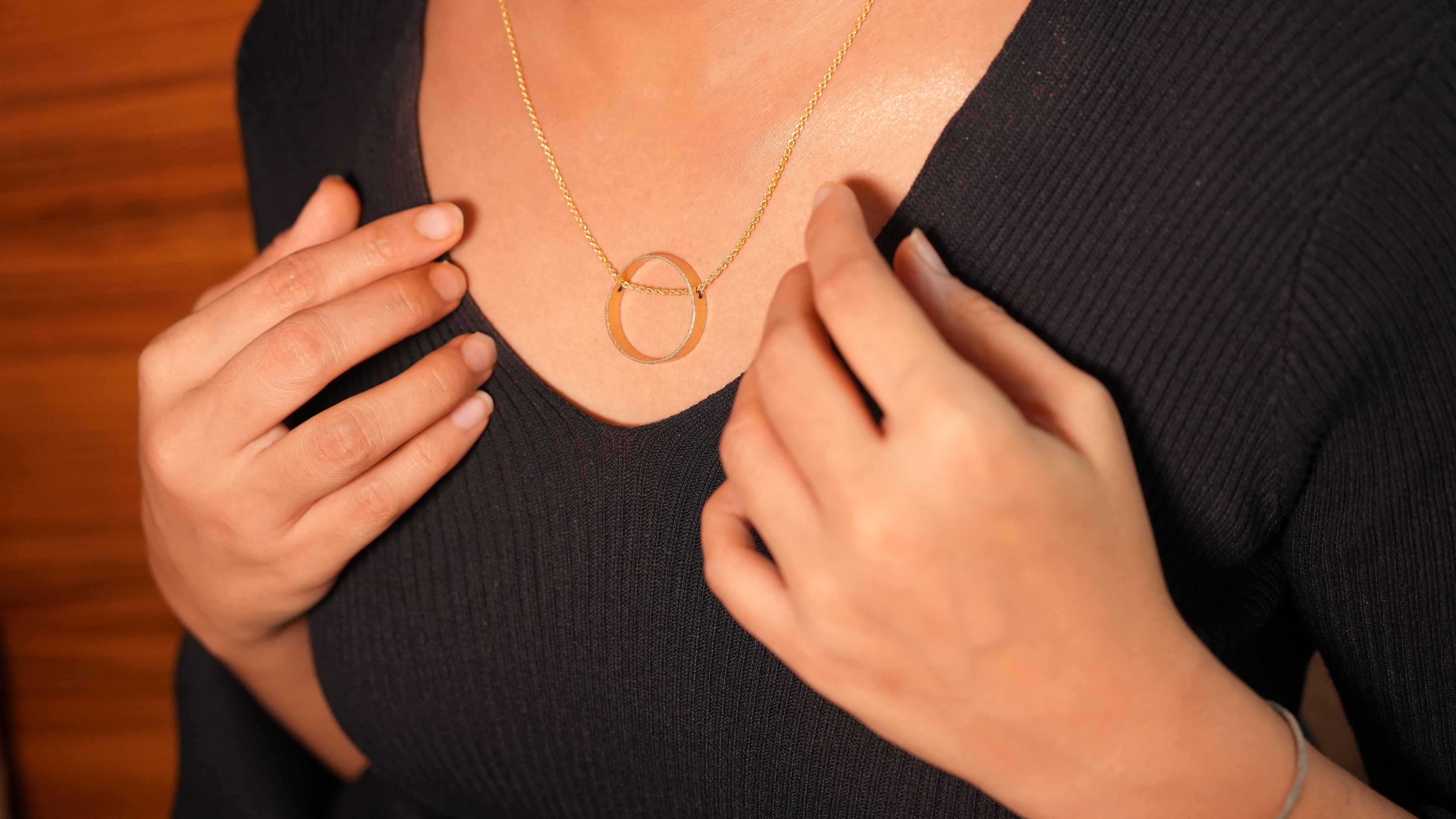 Circle coin hallow gold