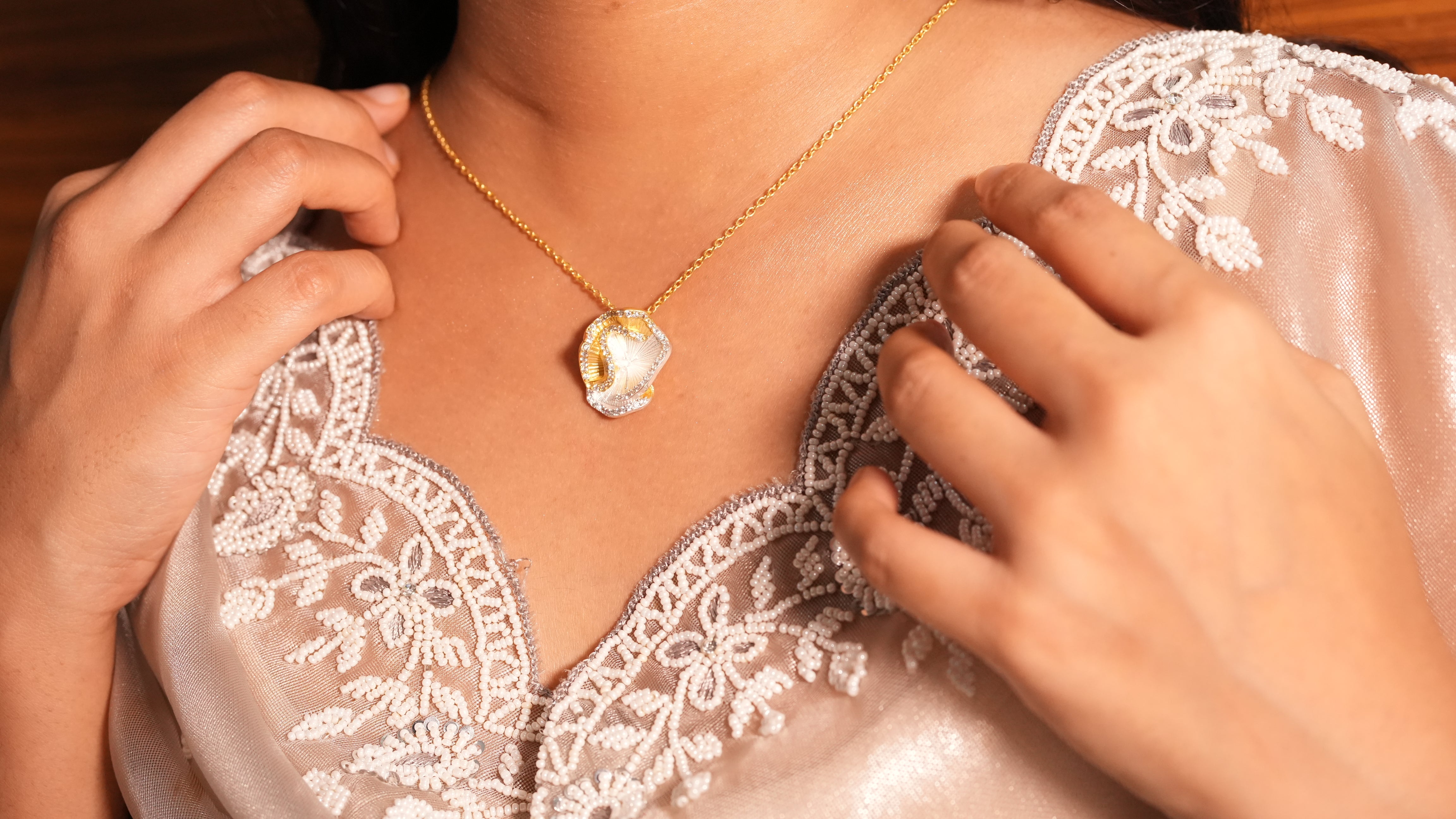 Dual tone elegance white necklace