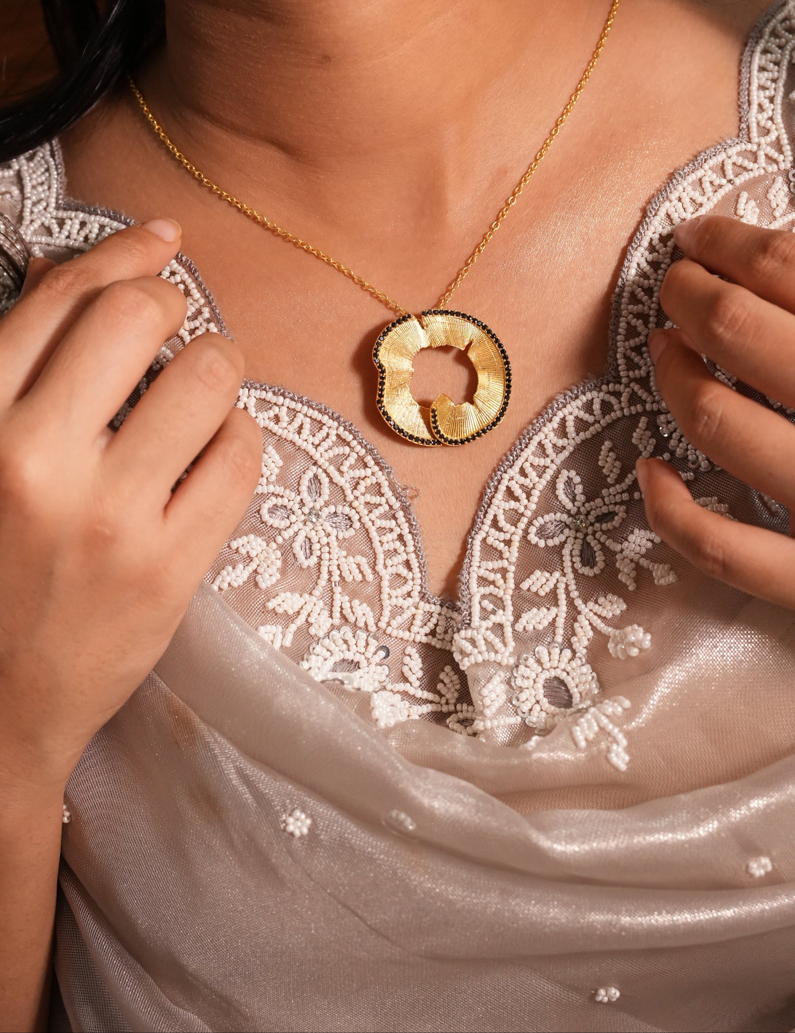 Shaving swirl Black necklace