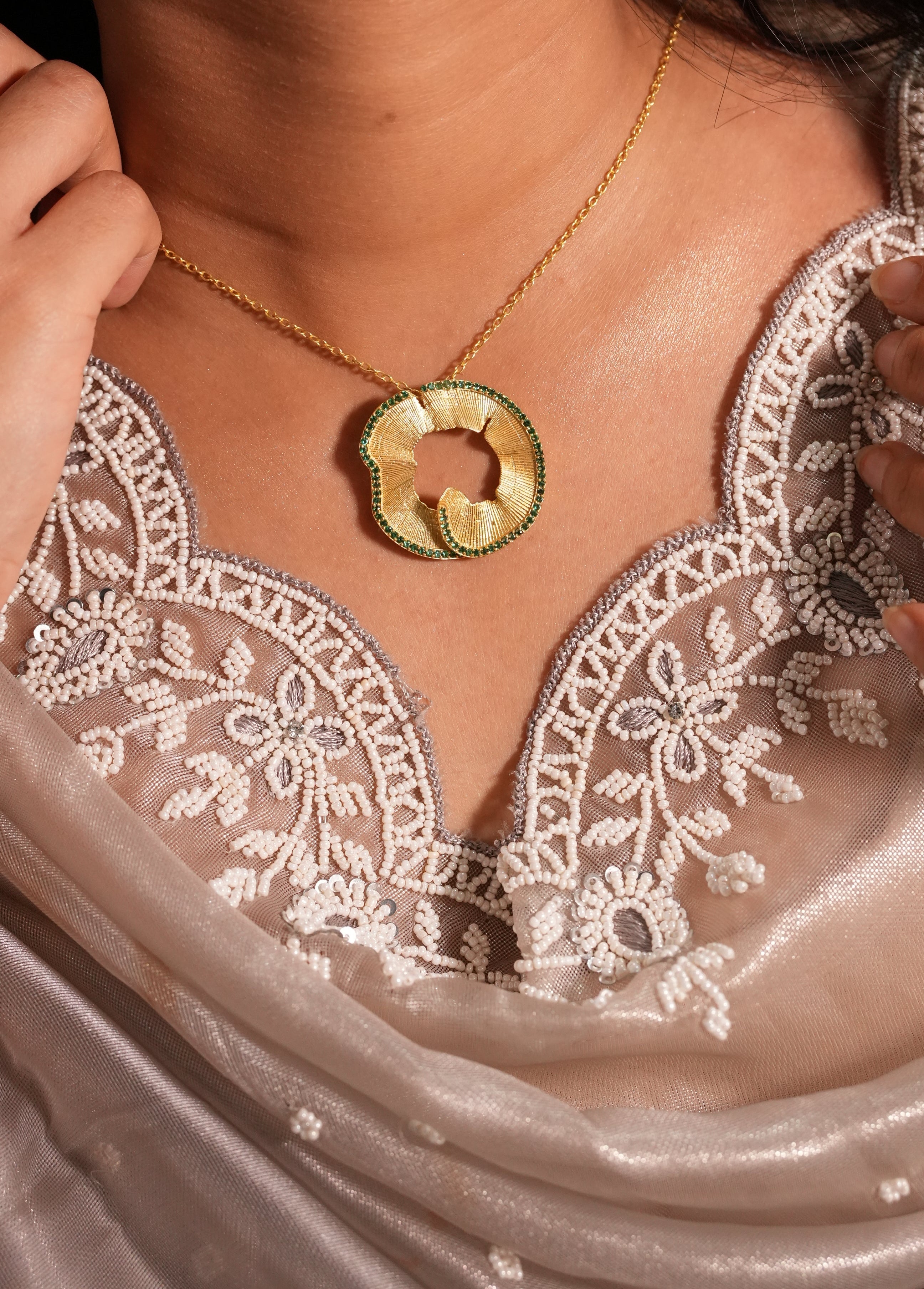 Shaving swirl green necklace