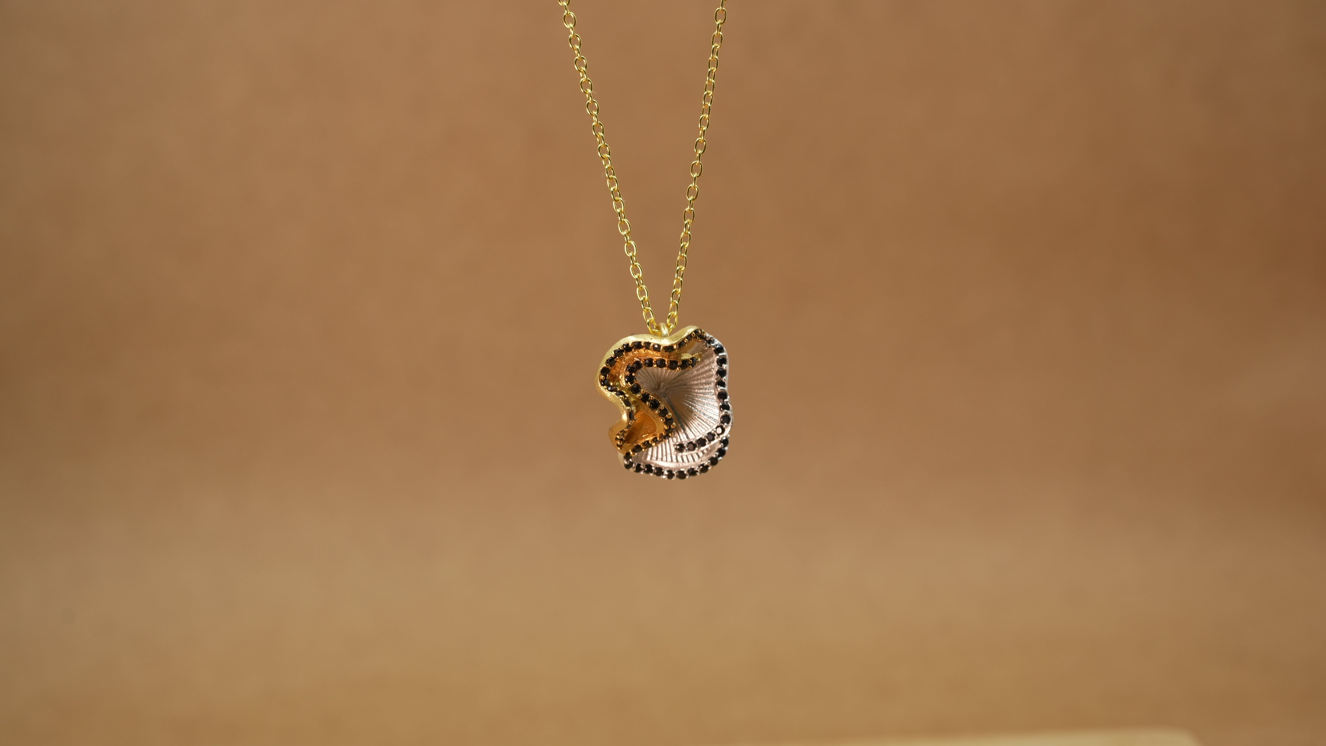 Dual tone elegance black necklace