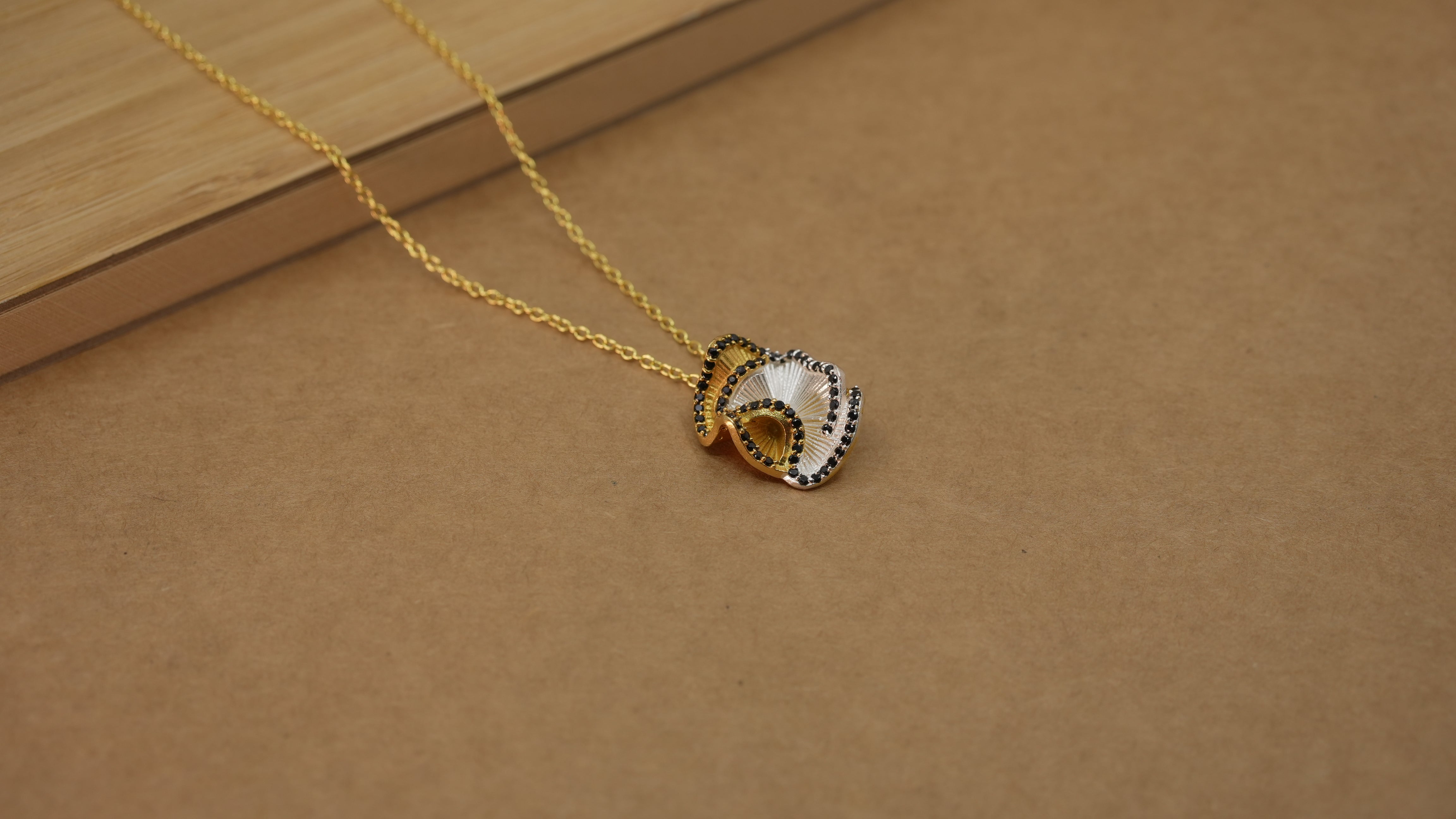 Dual tone elegance black necklace