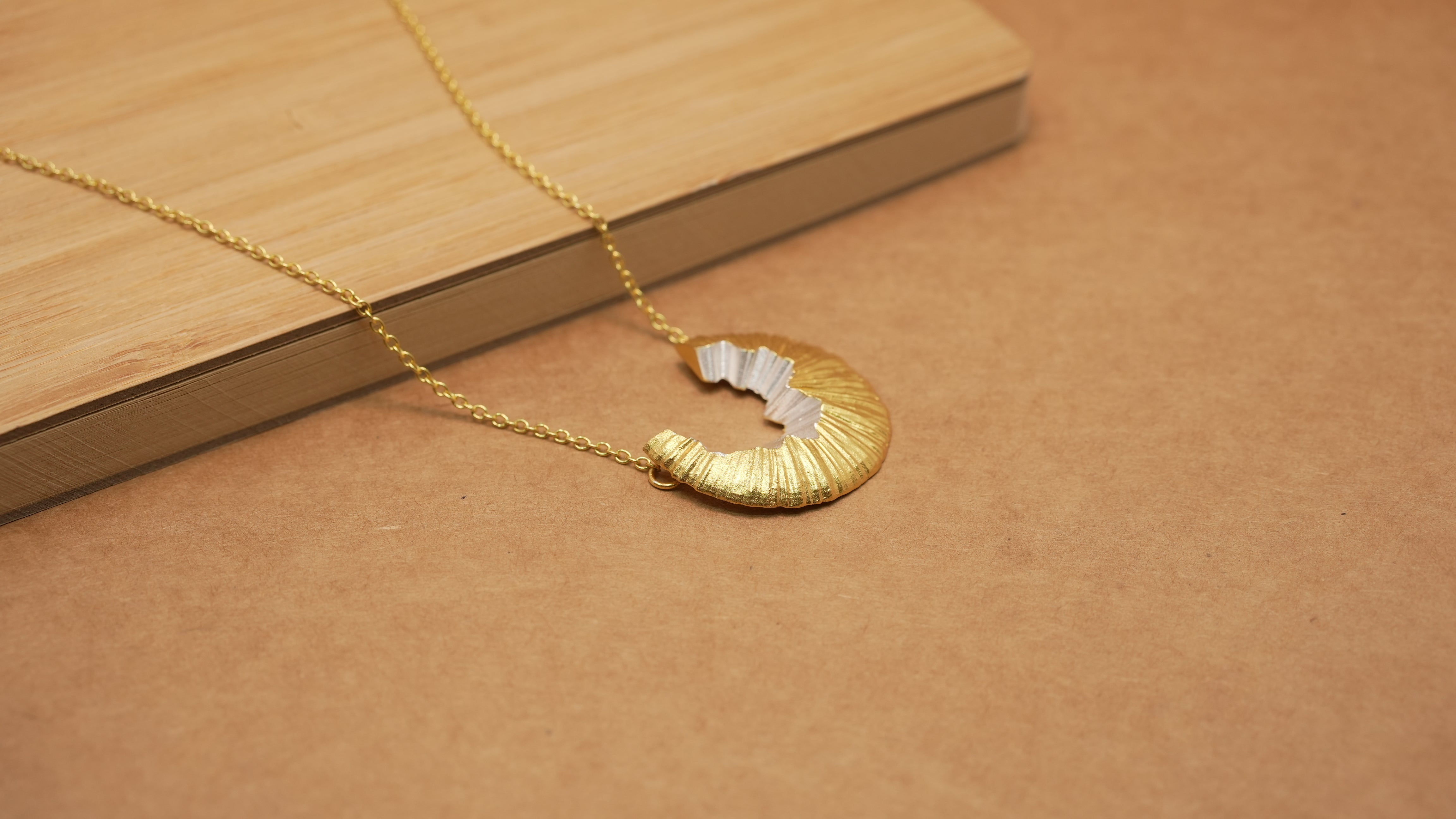 Dual shaved gold necklace