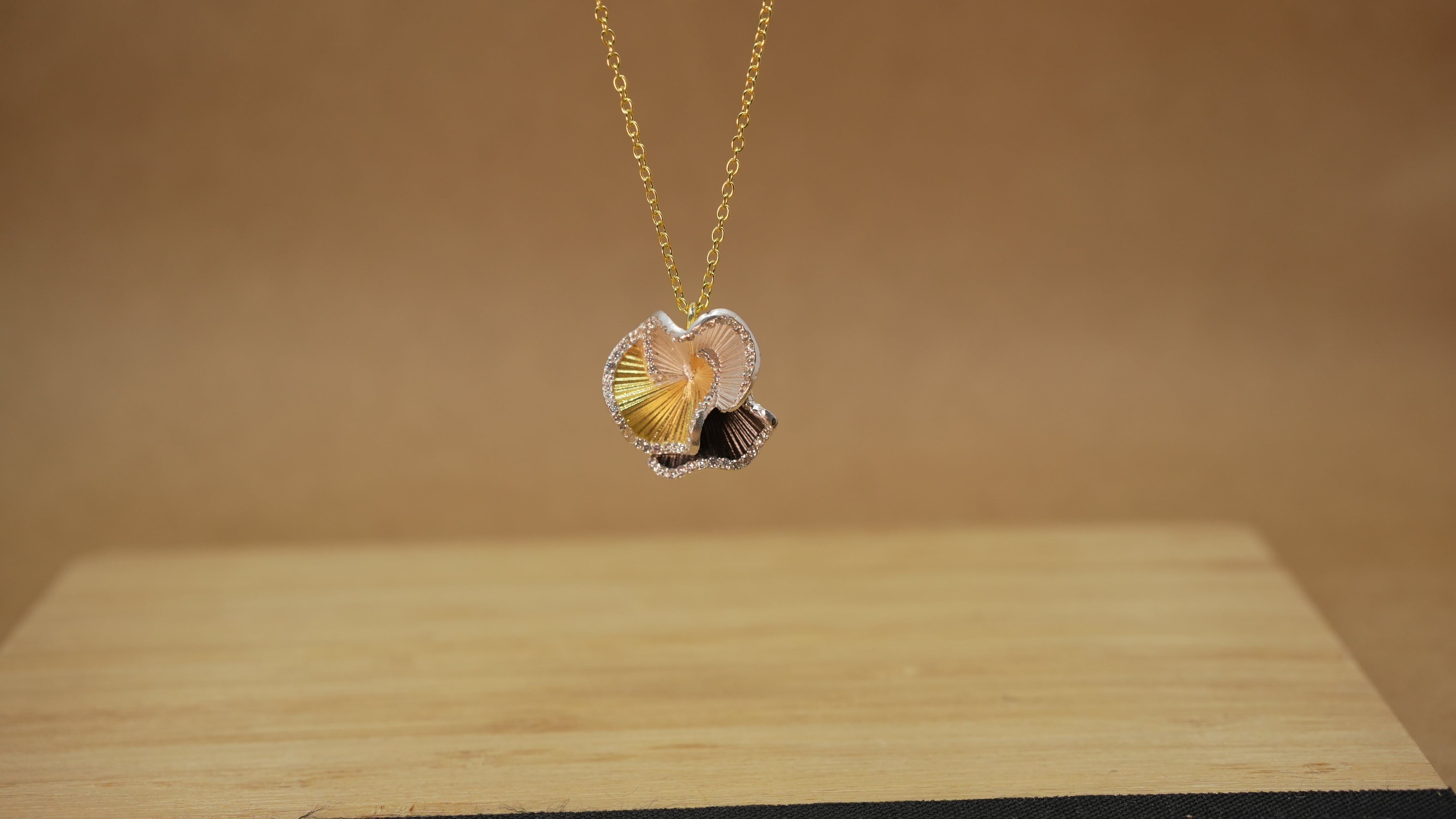 Three petal elegance white necklace
