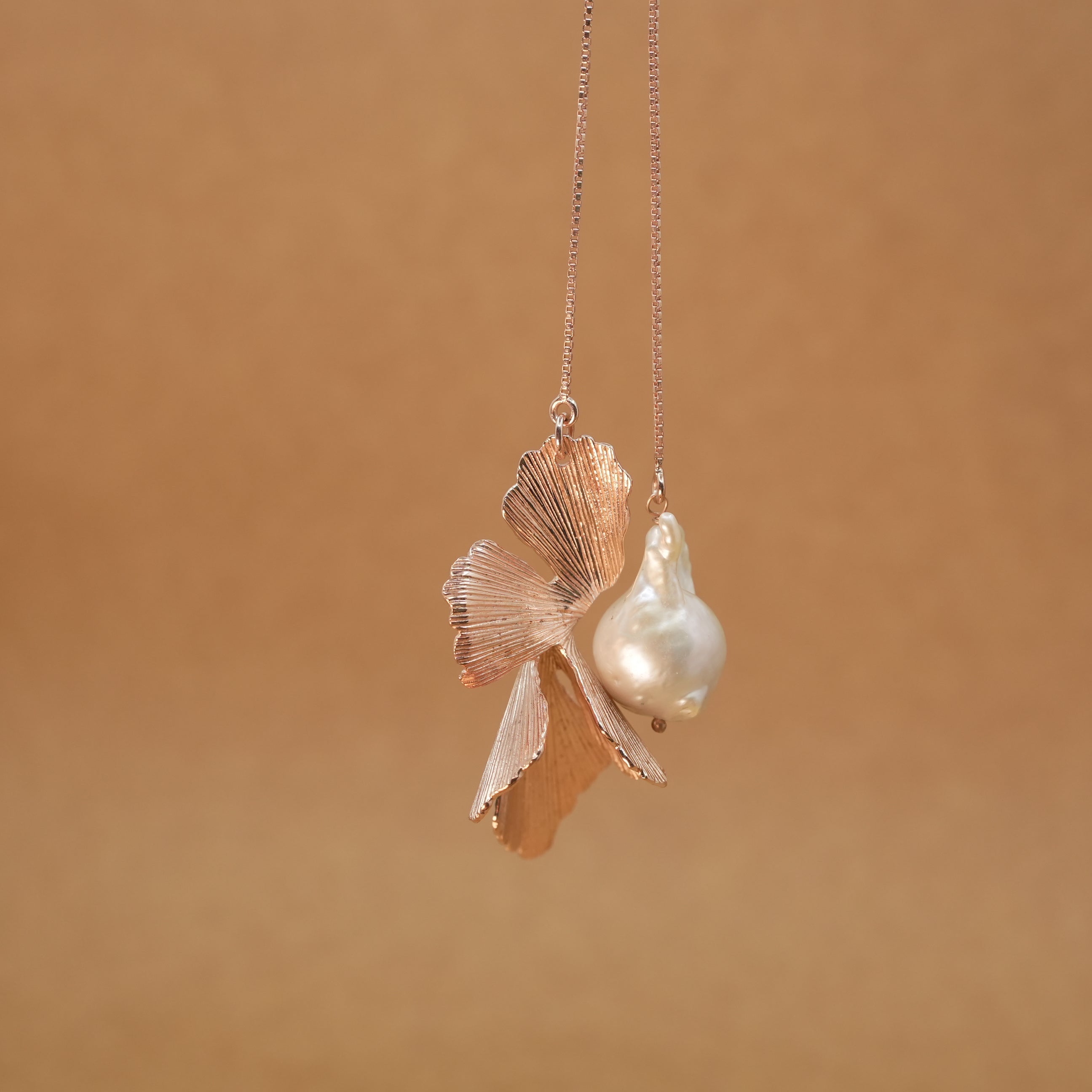 Floral pearl Rose gold necklace