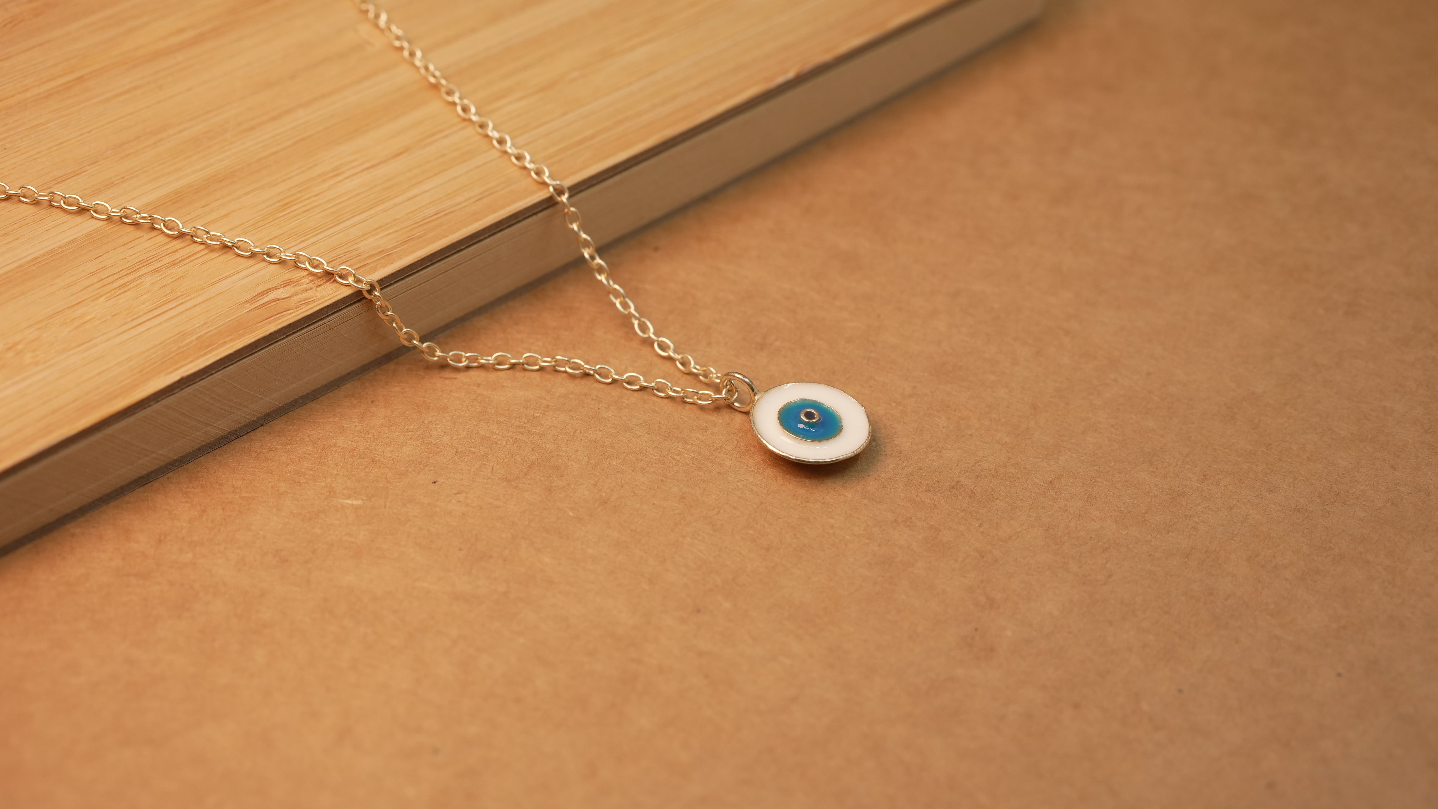 Single evil eye pendant gold