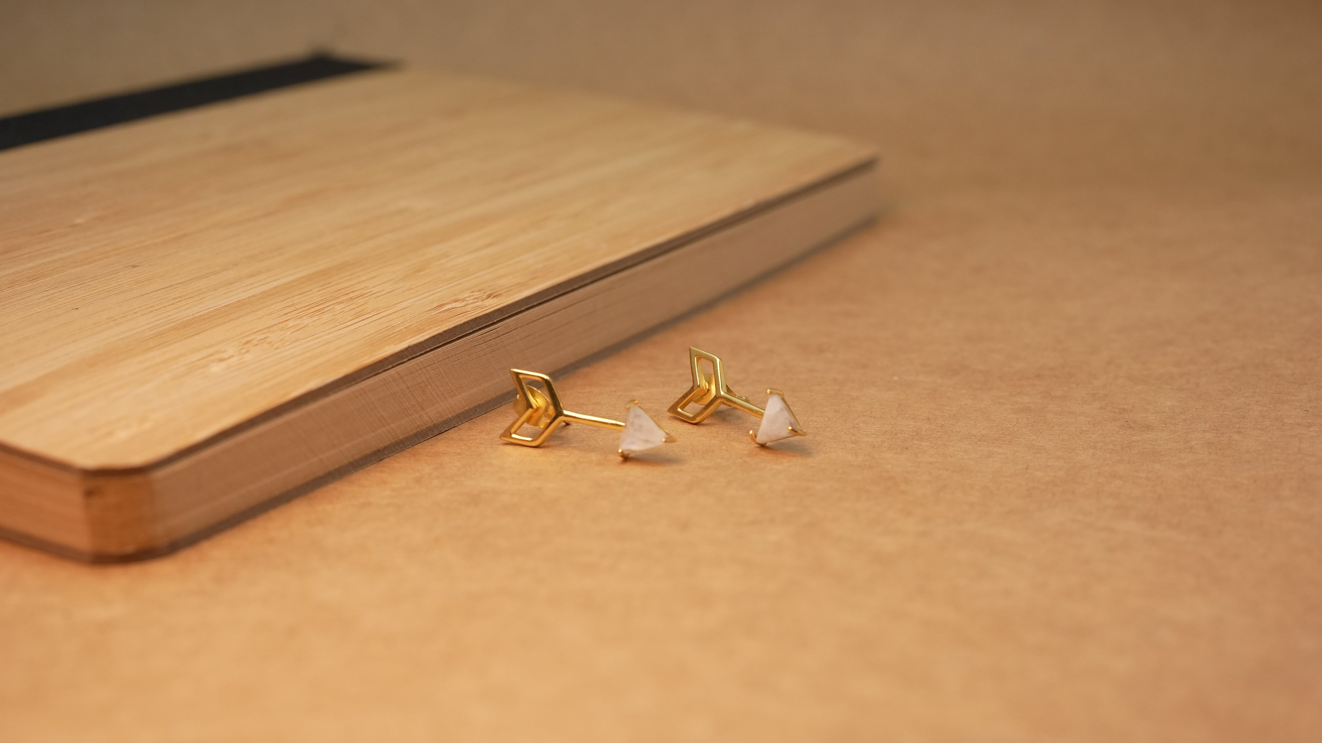 Arrow studs