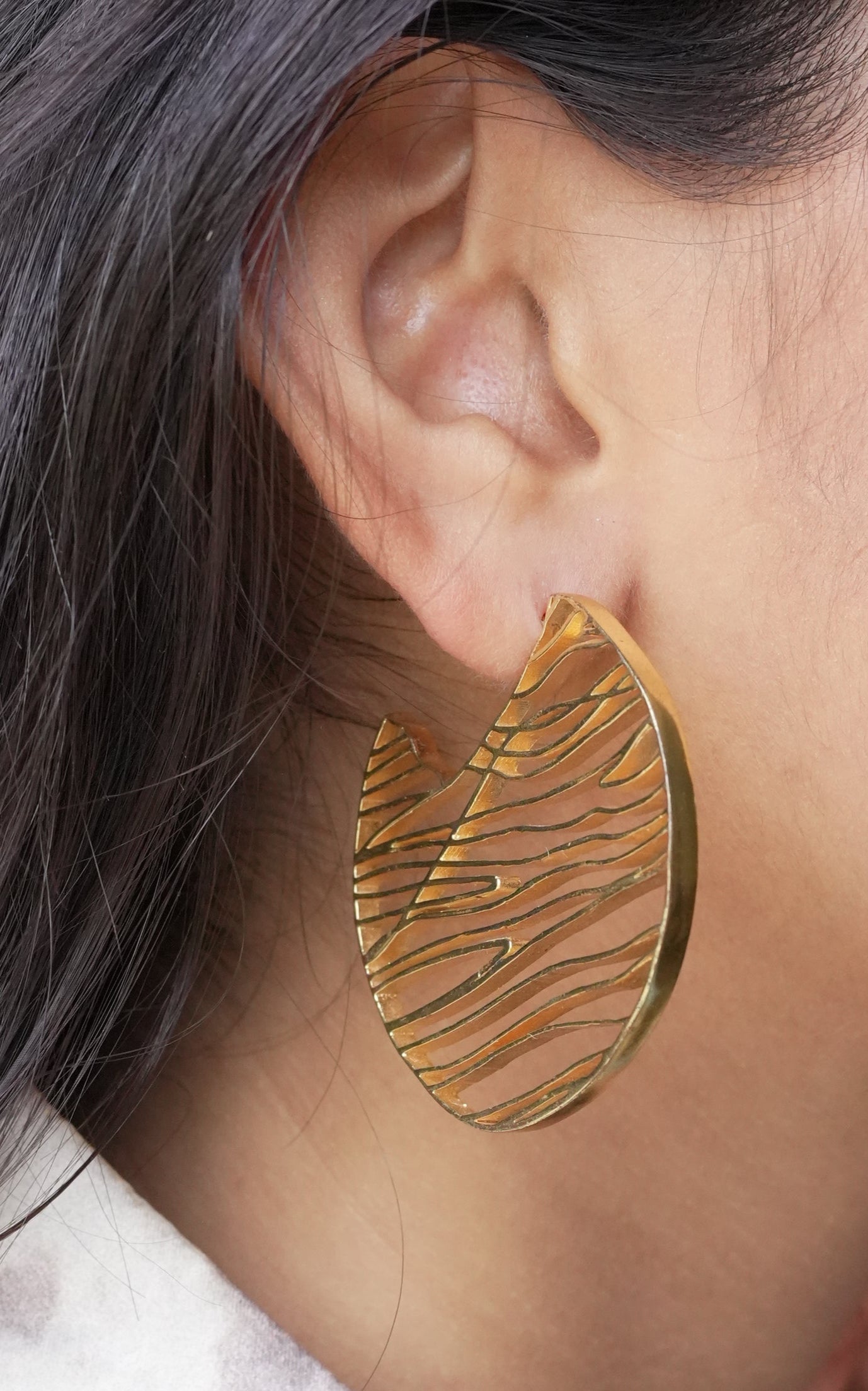 Zig zag gold hoops