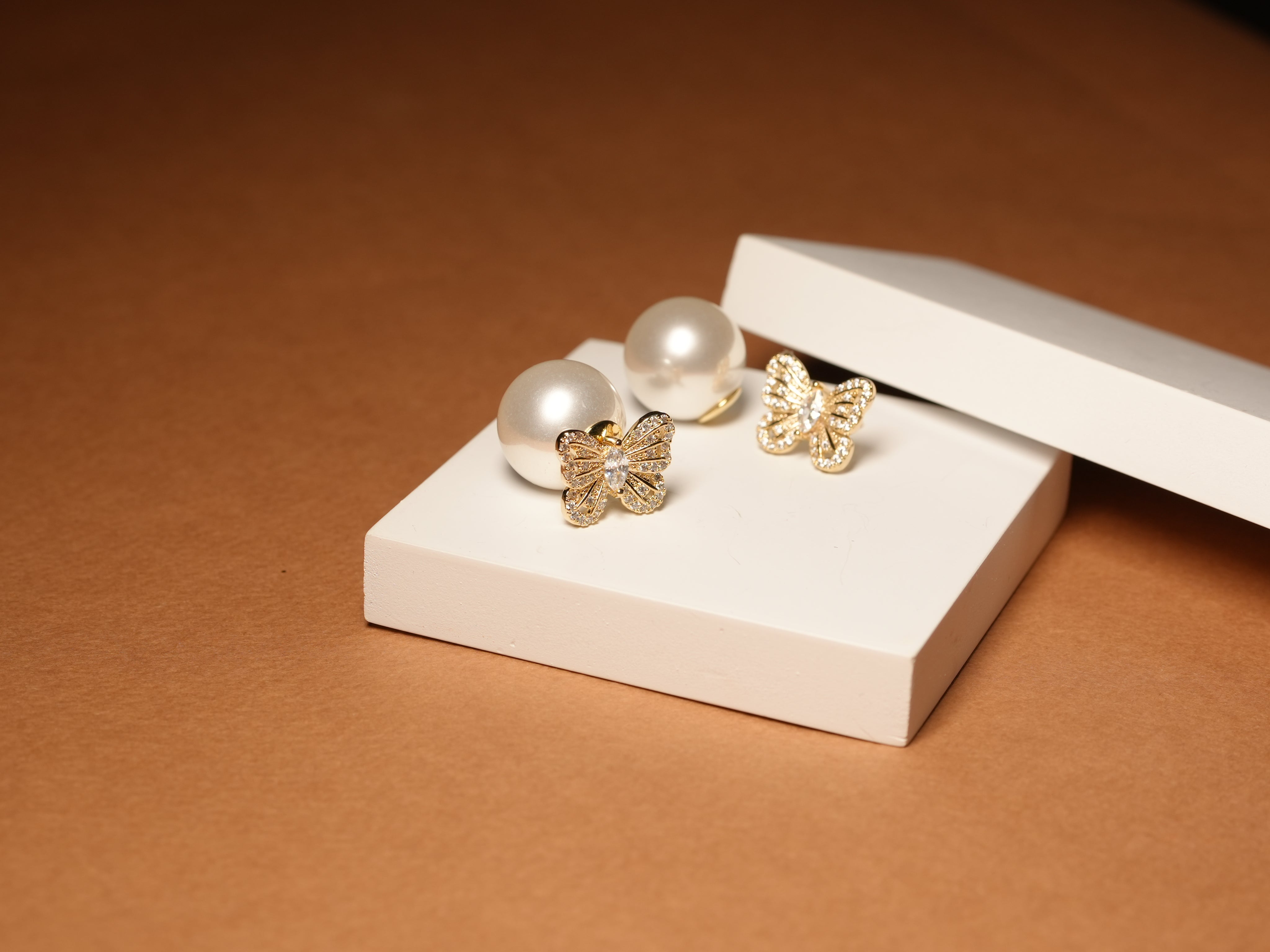Butterfly bloom Pearl White
