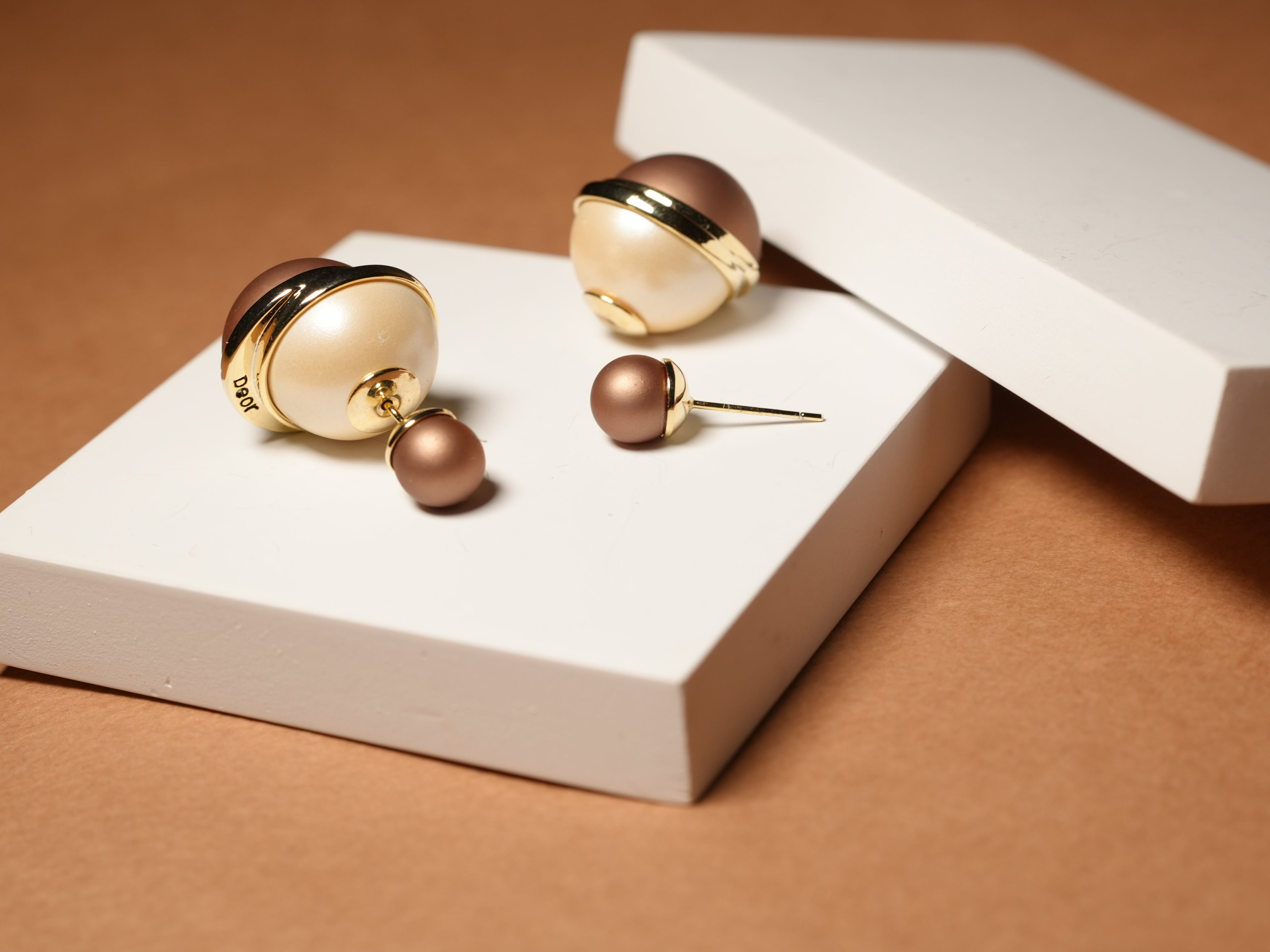 Mocha orbit stud