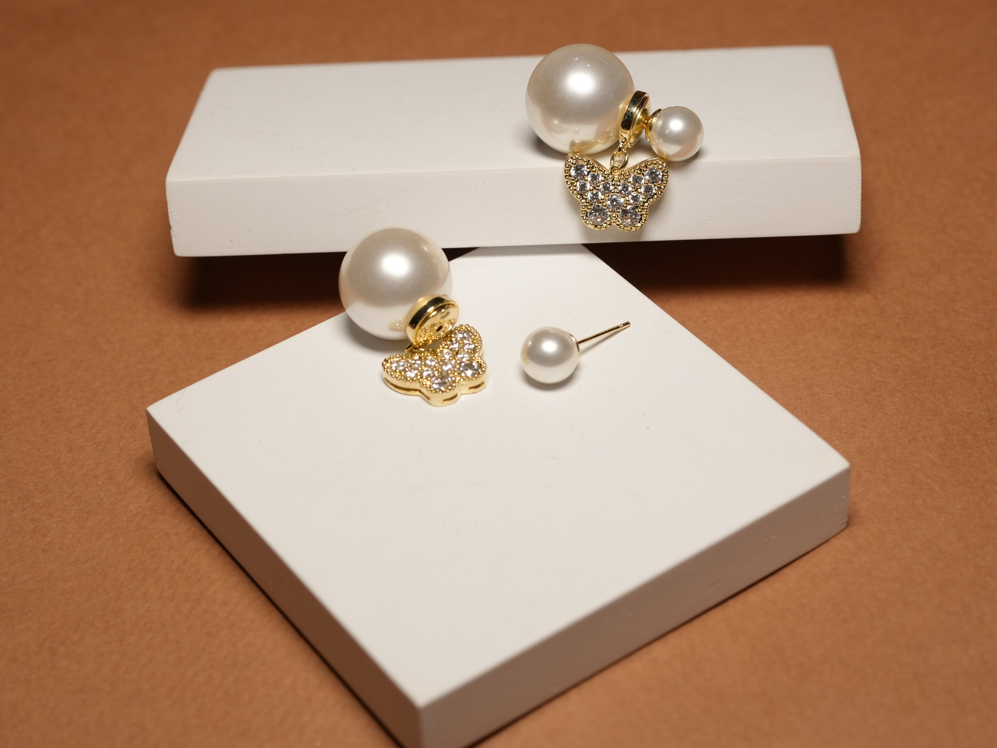 Butterfly hanging pearl White