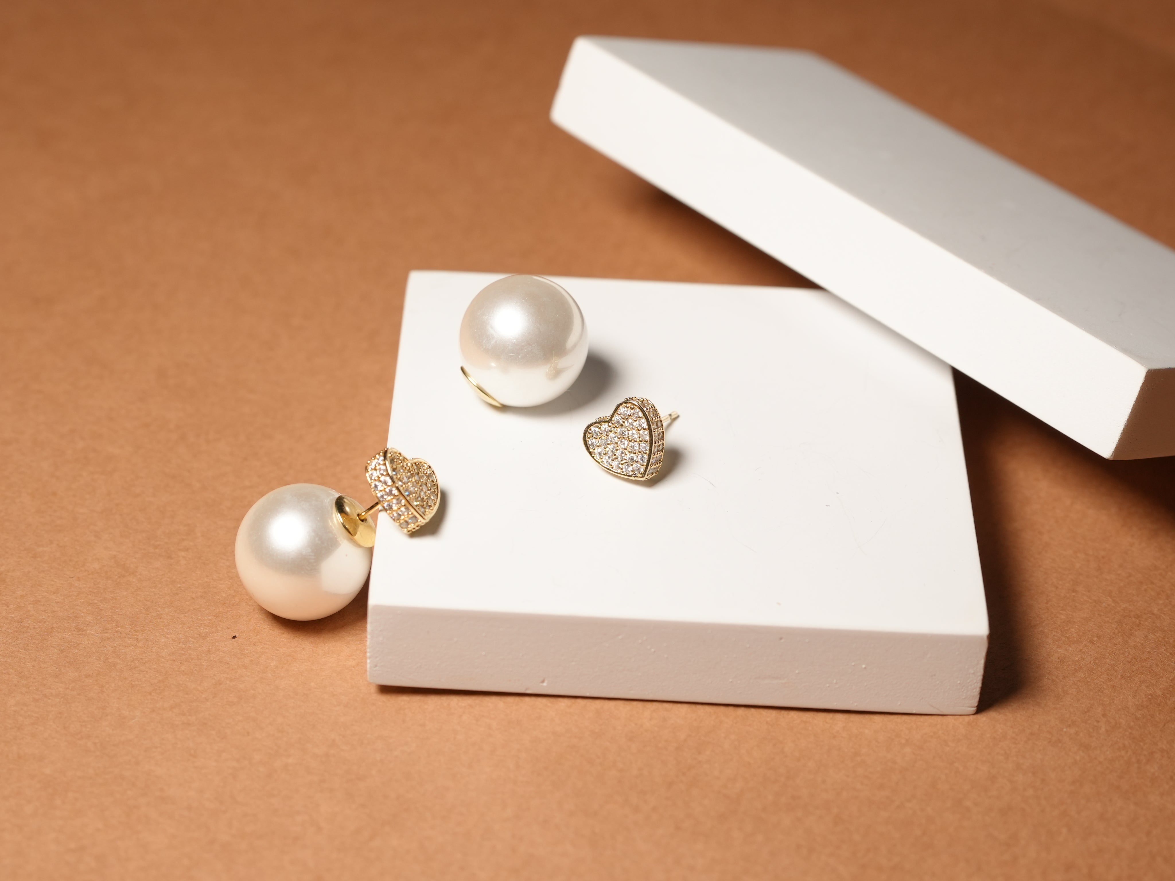 Crown Pearl studs pink