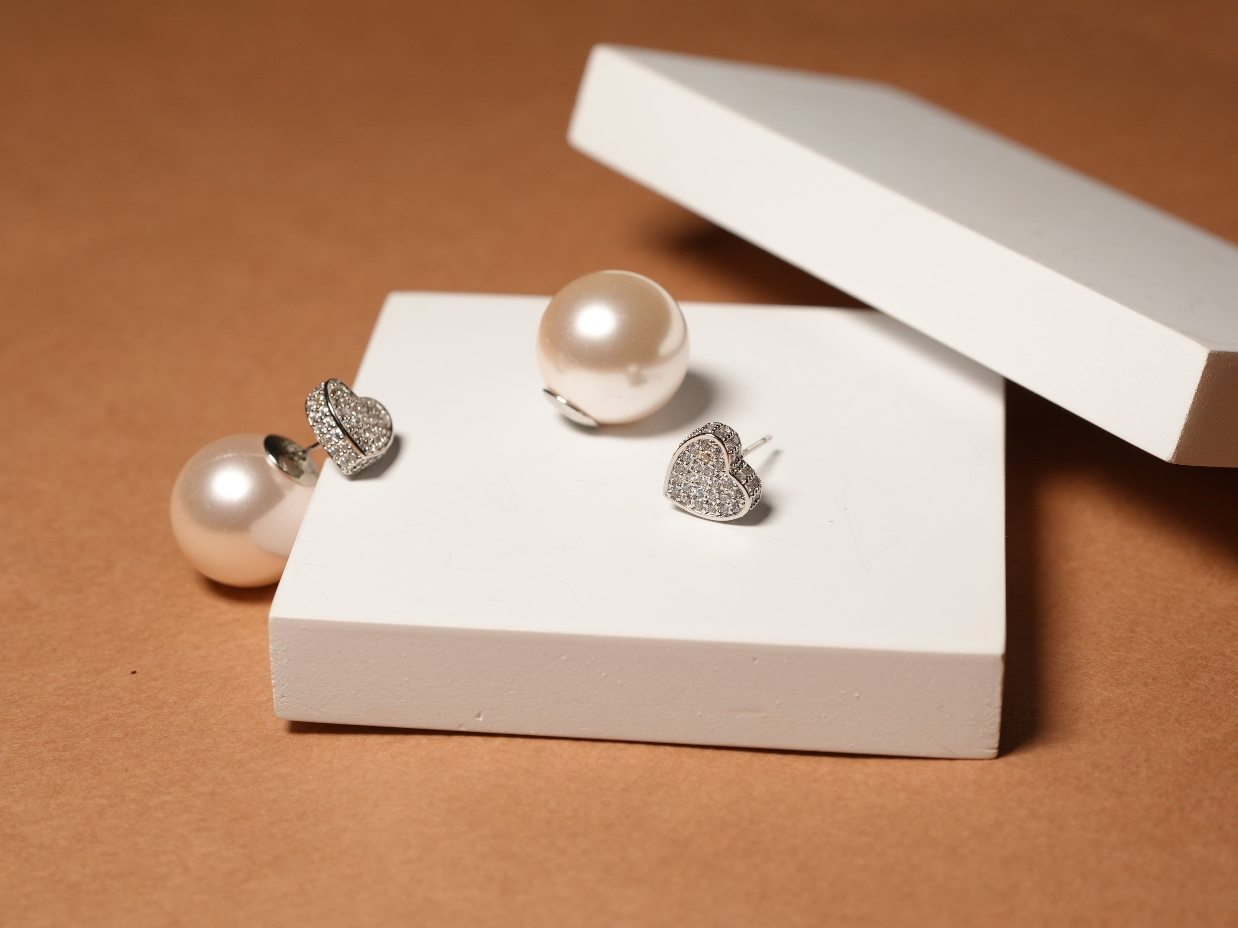 Silver heart pearl stud