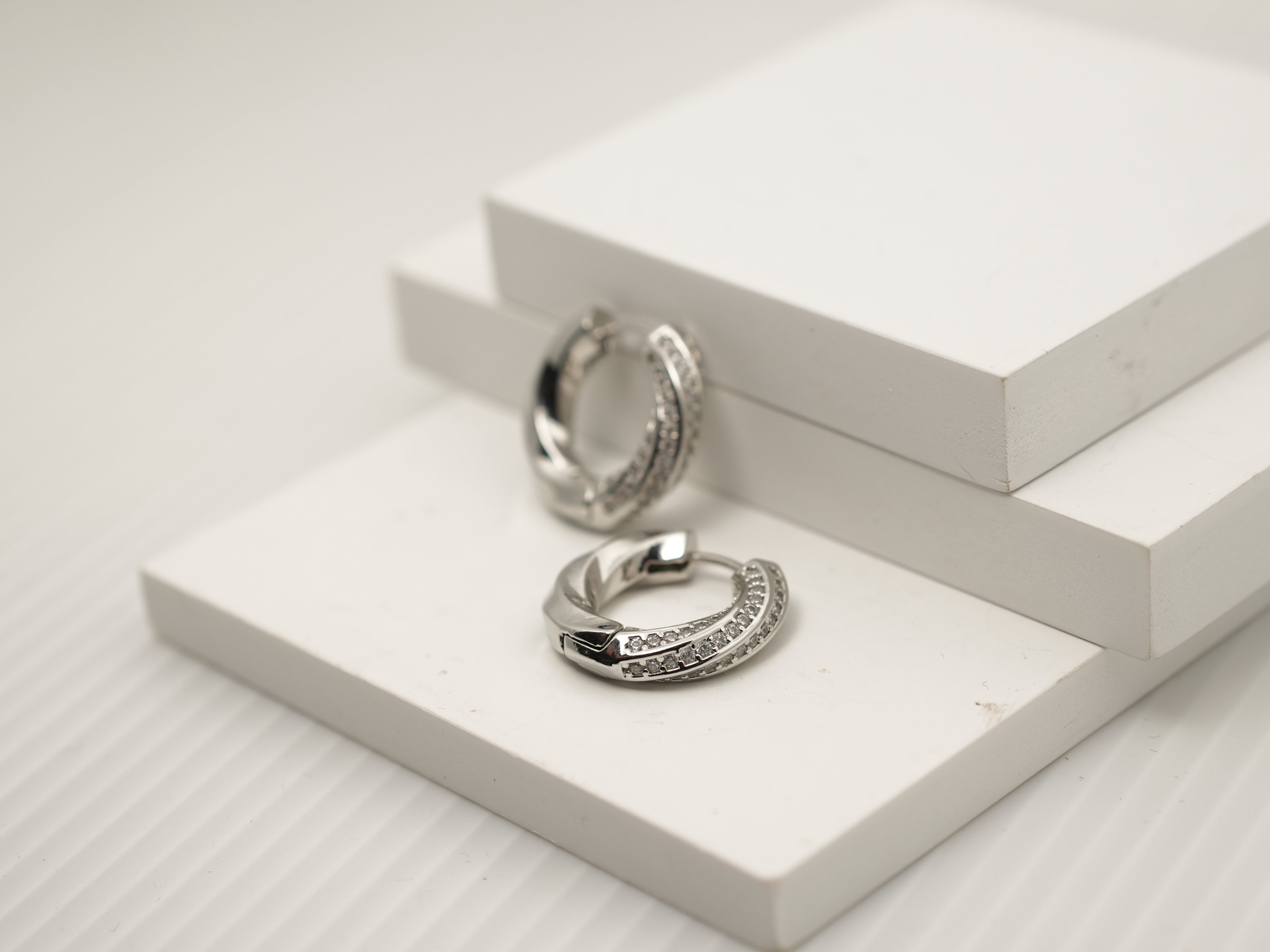 Radiant circle silver