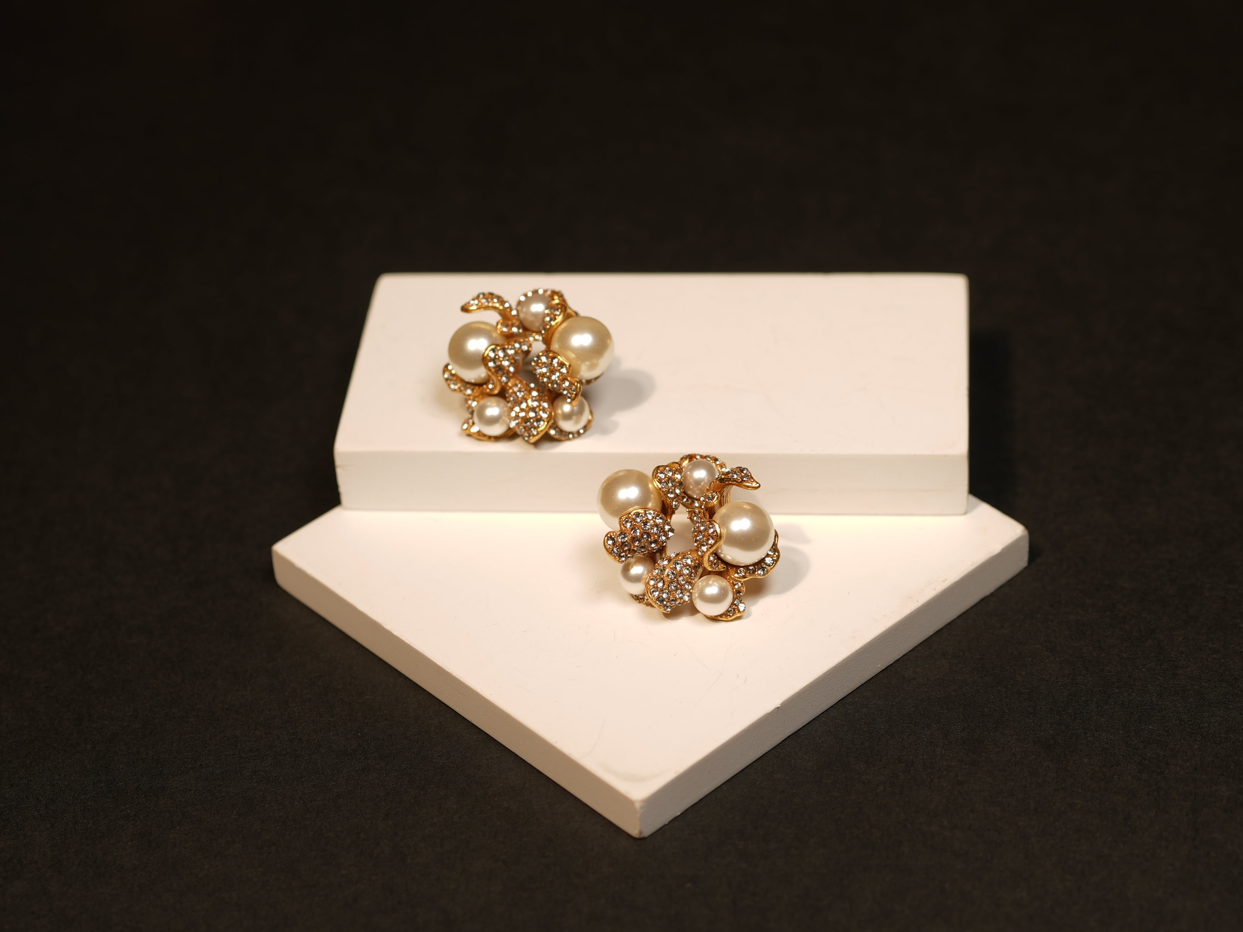 Royal vintage pearl bloom