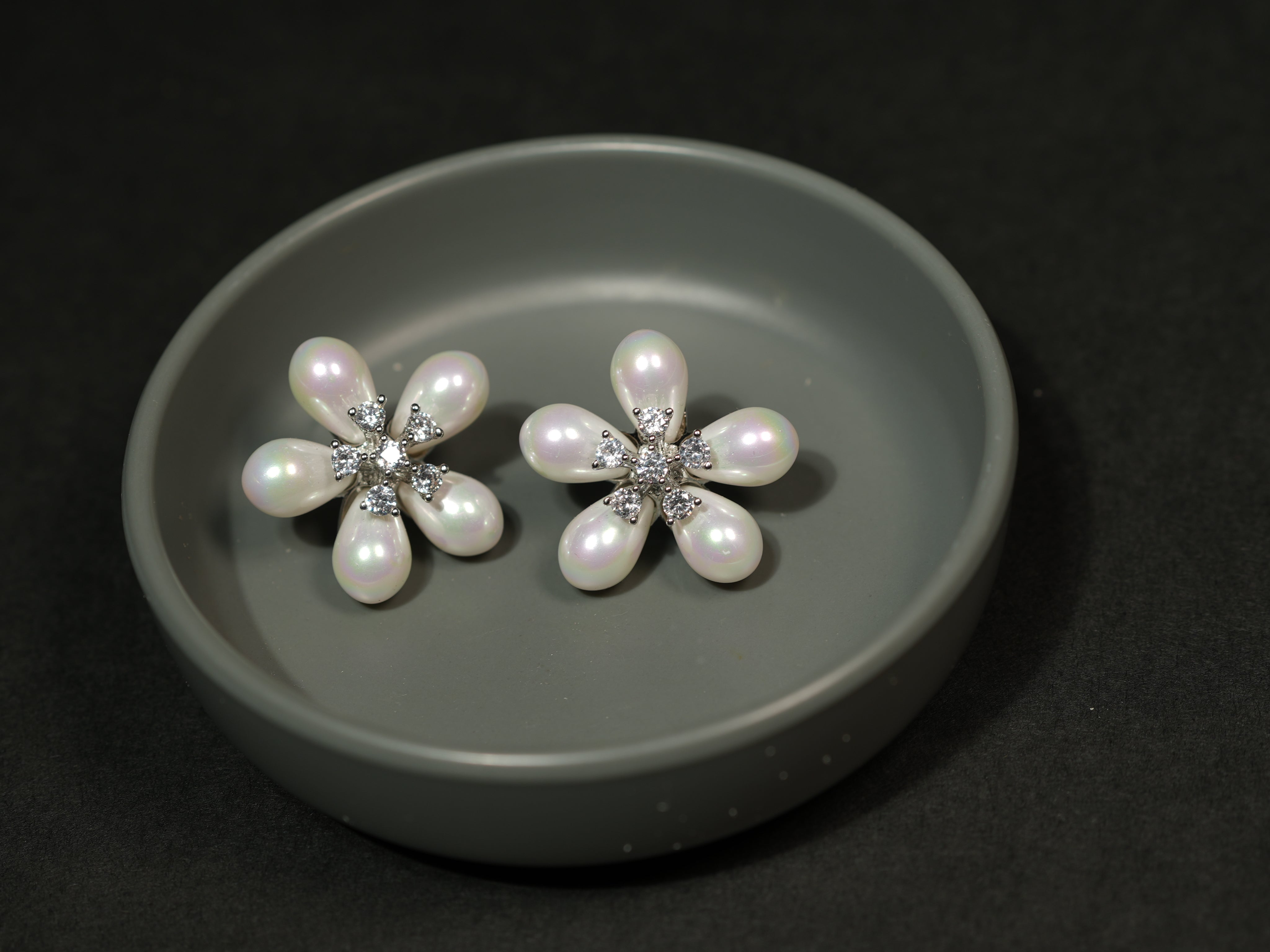 Classic pearl floral