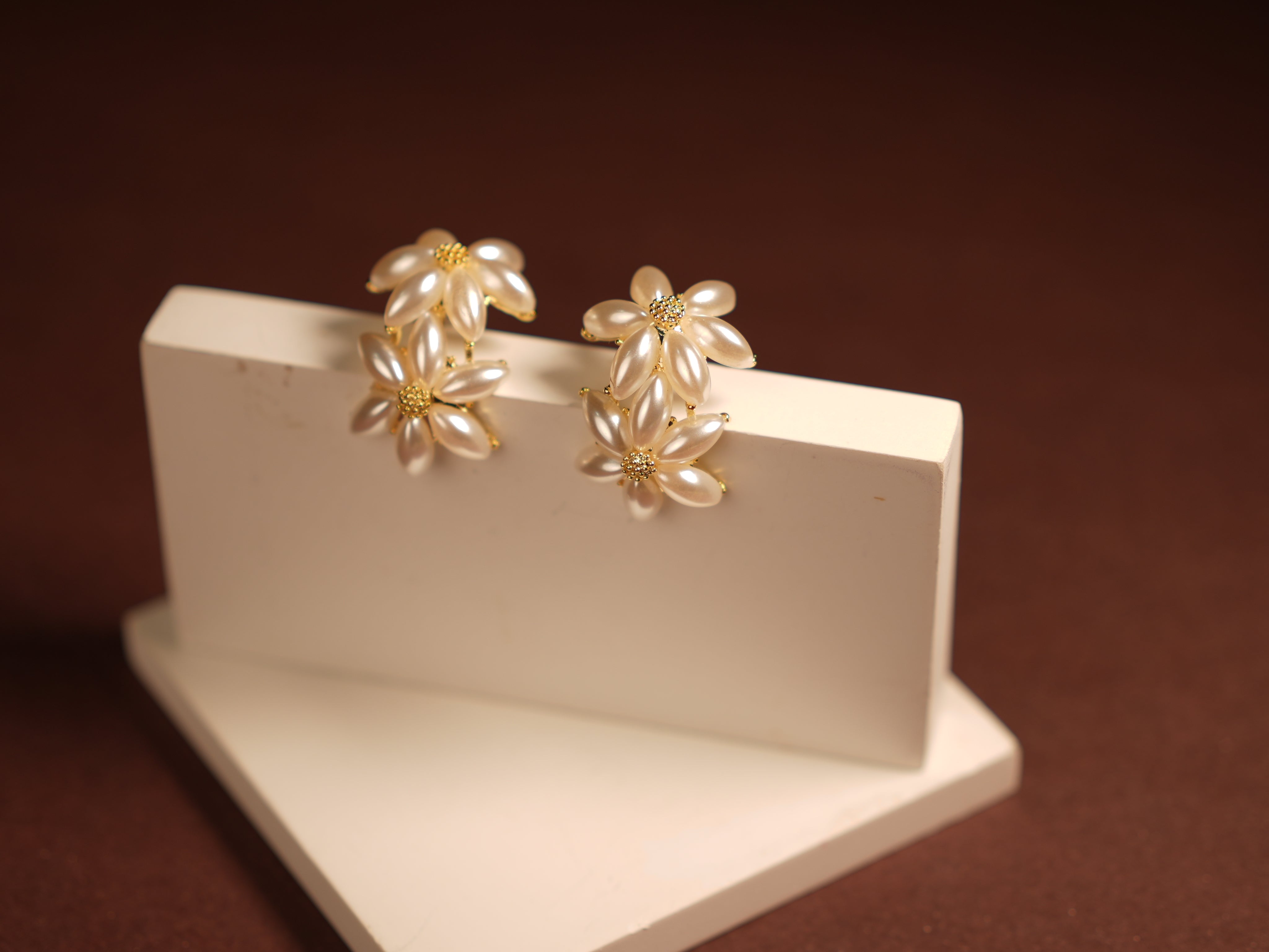 Dual pearl floral