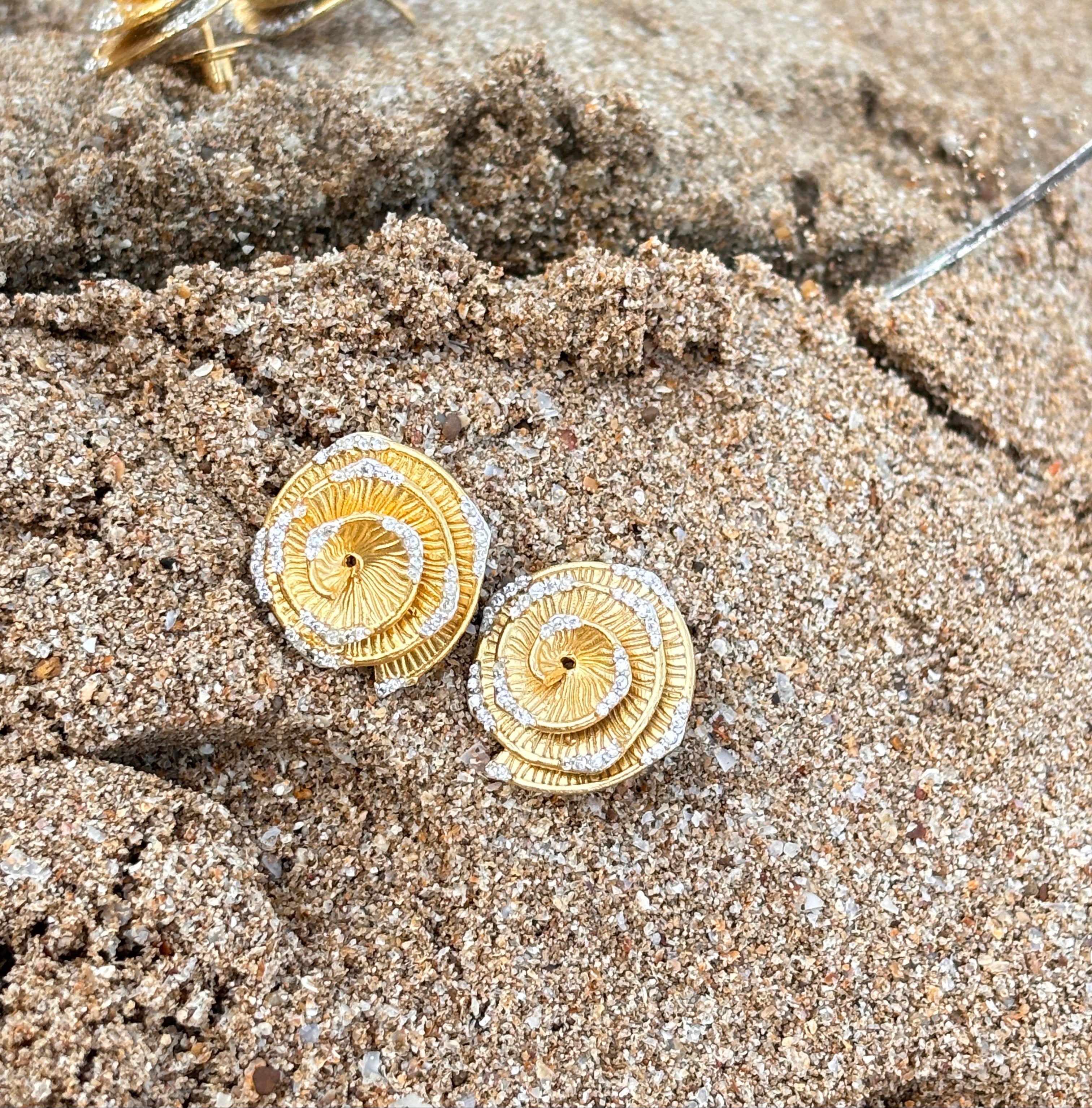 Flower shaved stud White