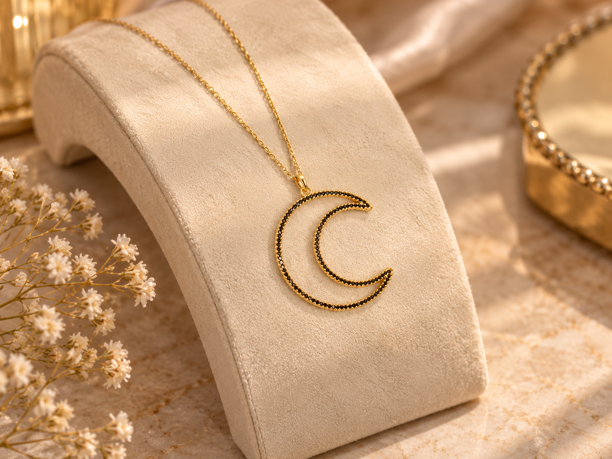 Elegant Crescent Moon Pendant Necklace Accessory