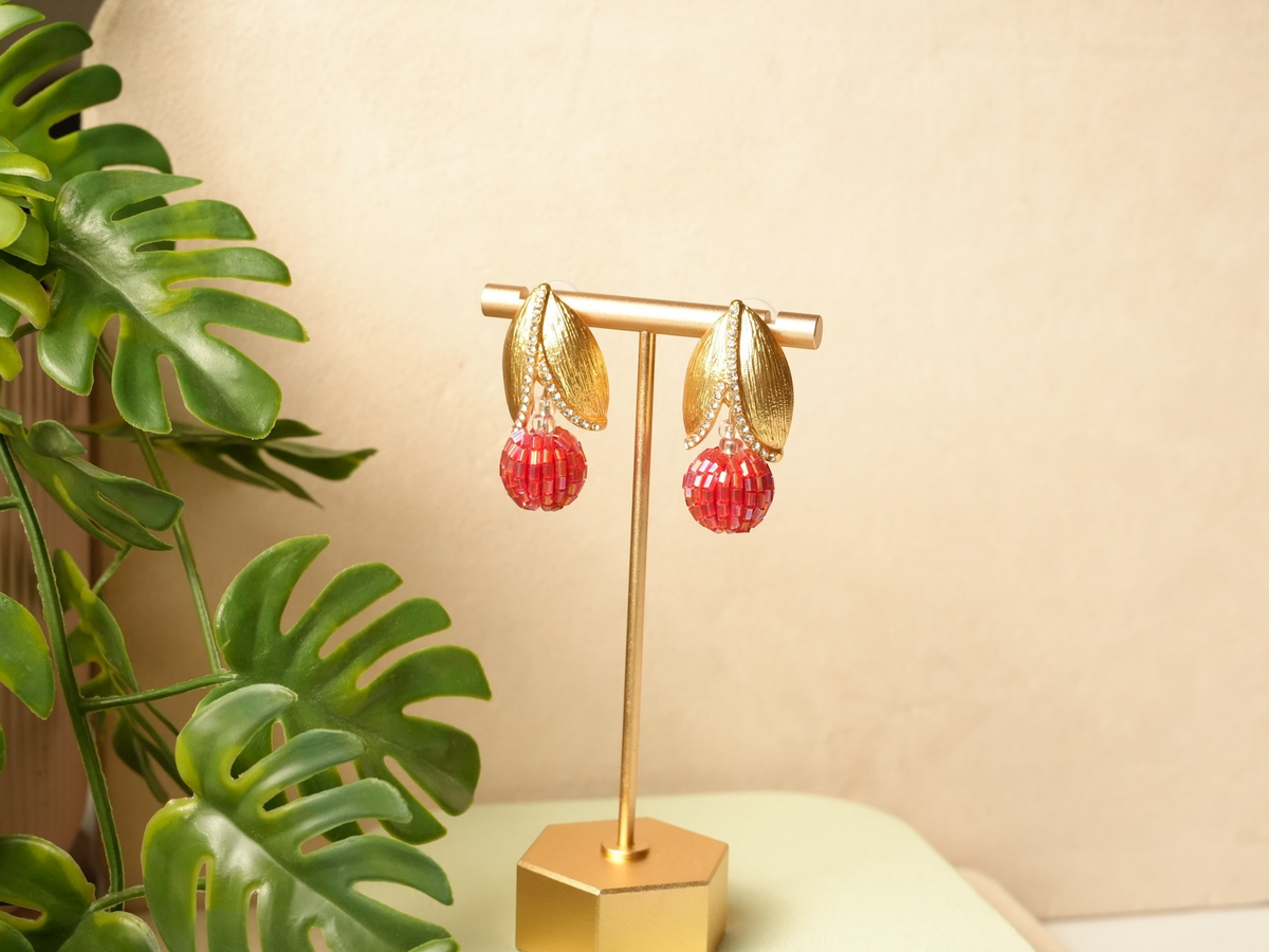 Elegant Leaf Design Drop Earrings