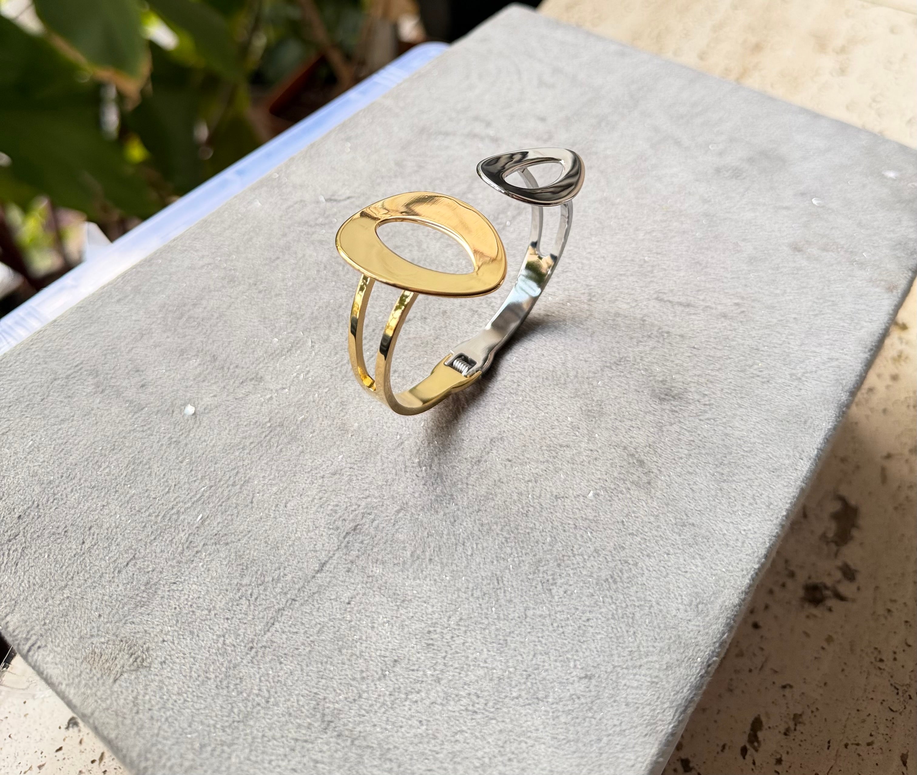 Dual disc contrast cuff