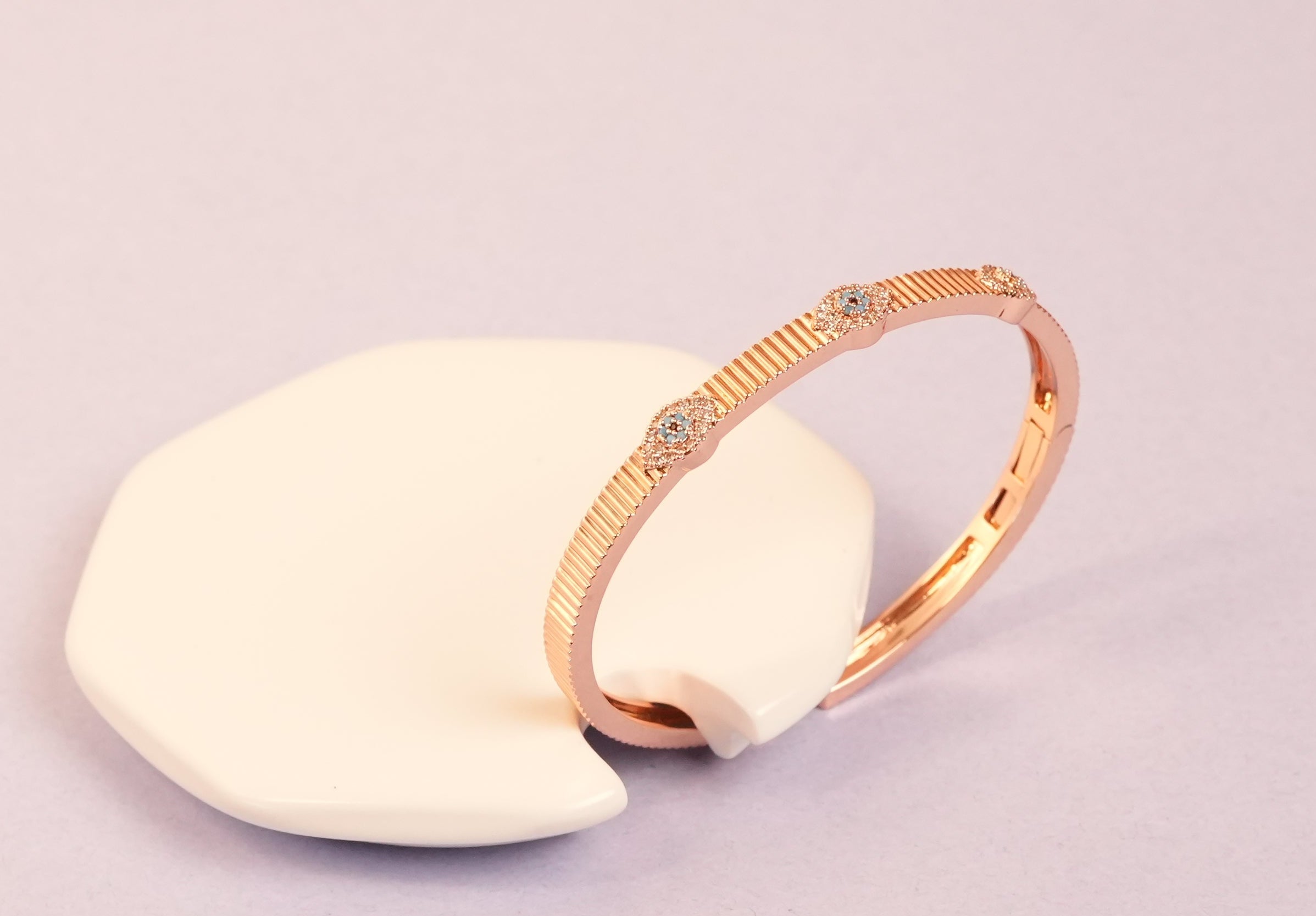 Dazzle eye coil rose gold