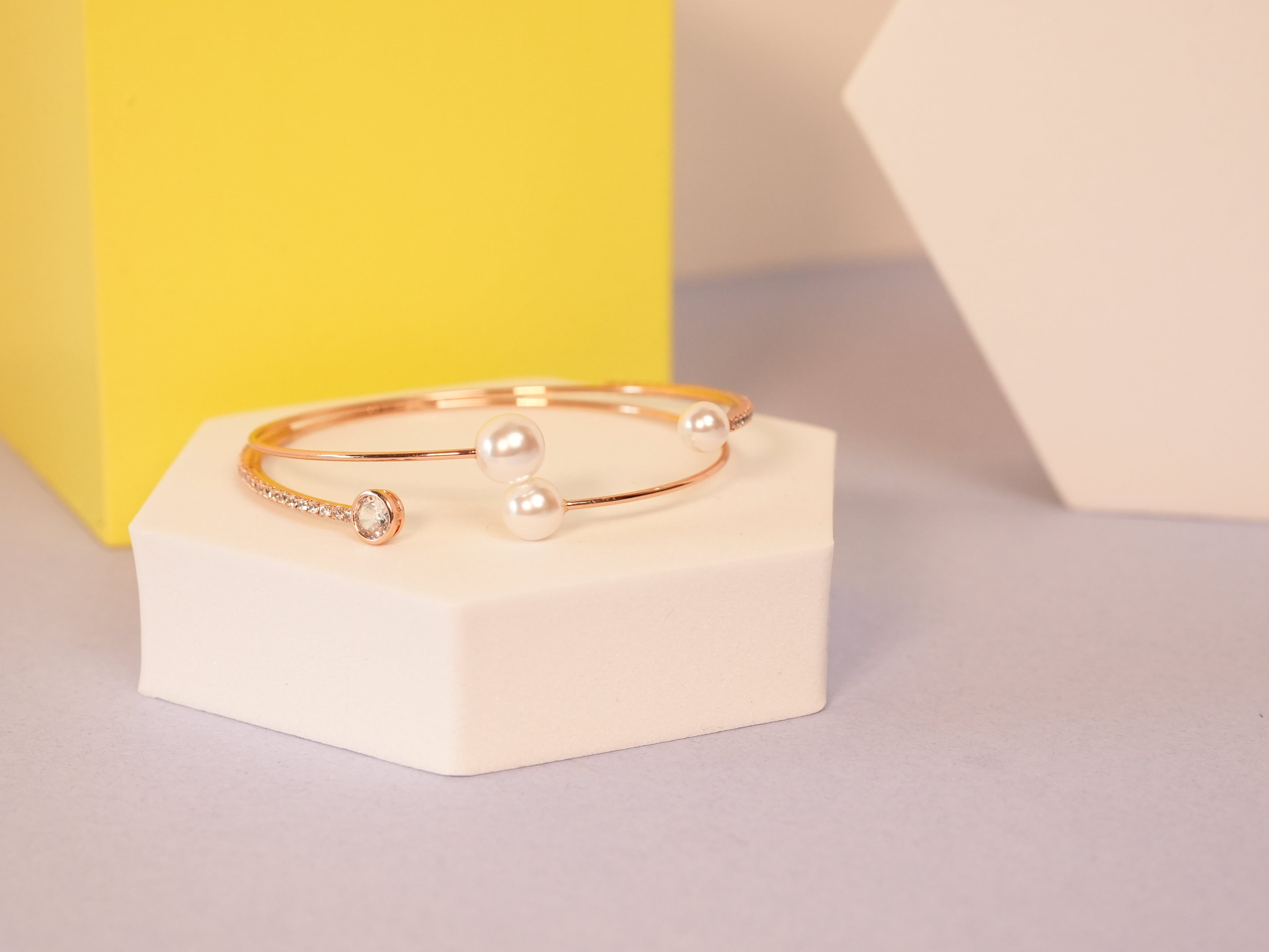 Rose gold twin pearl halo