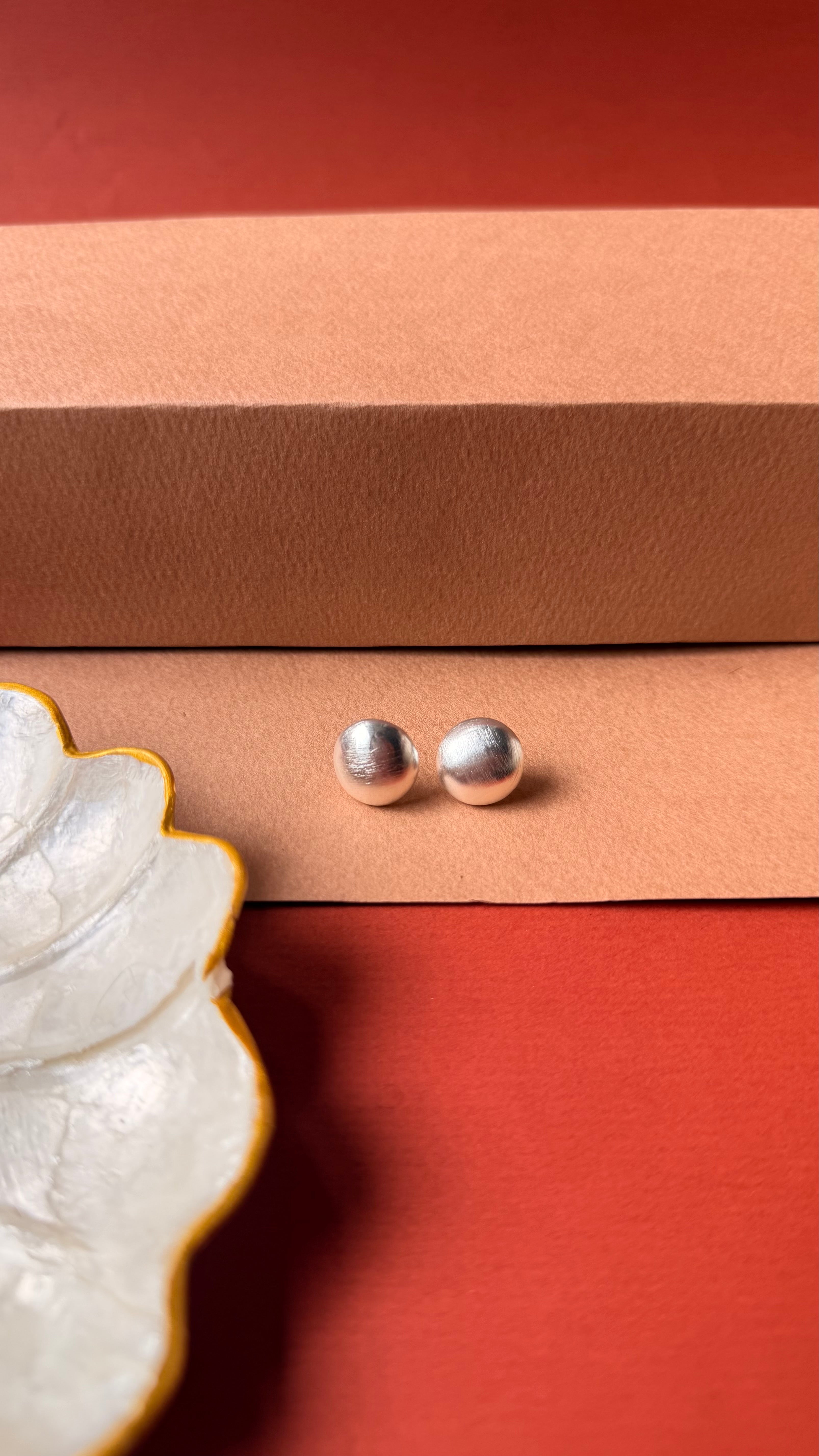 Silver Dot