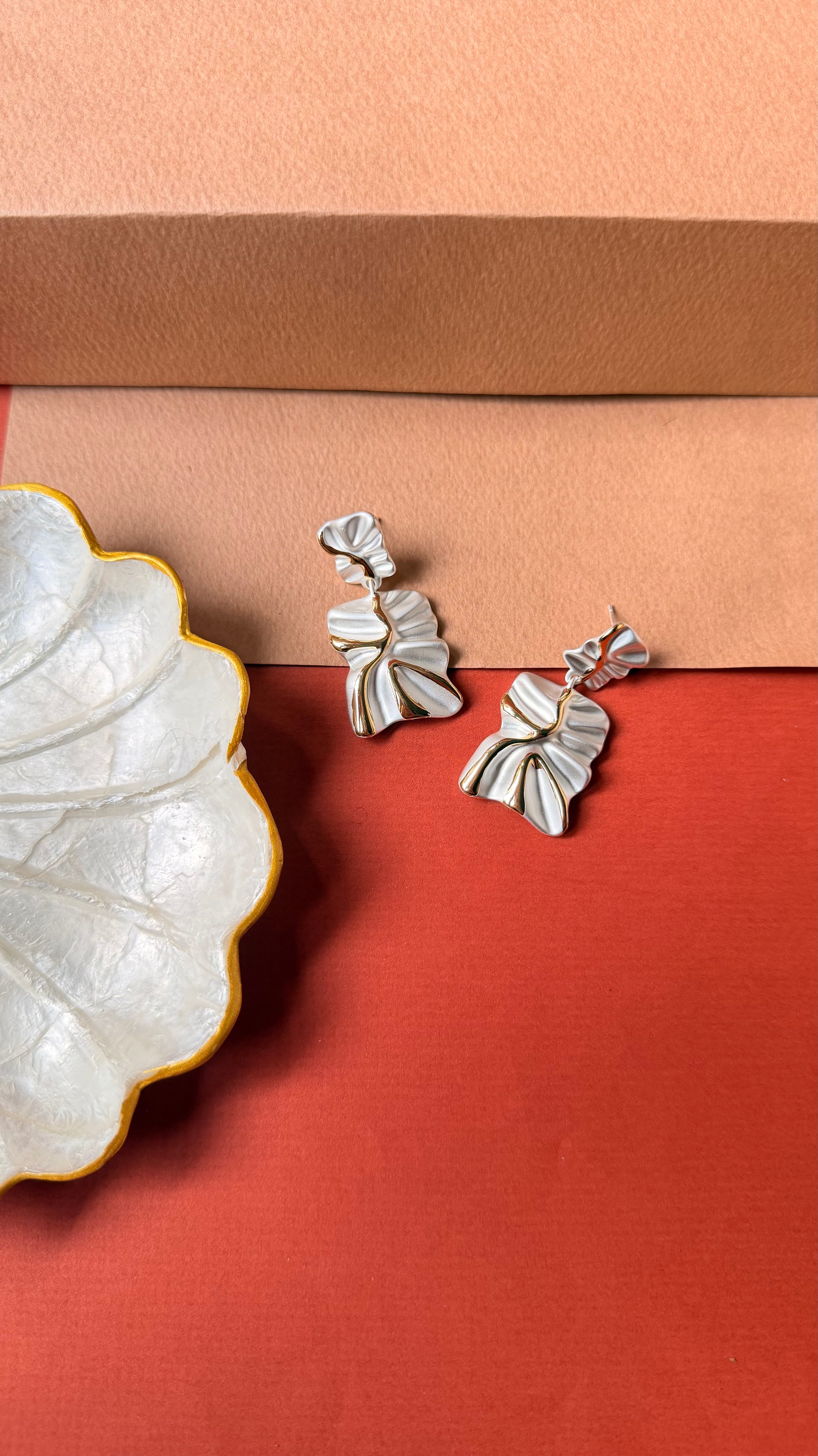 Textured silver gleam