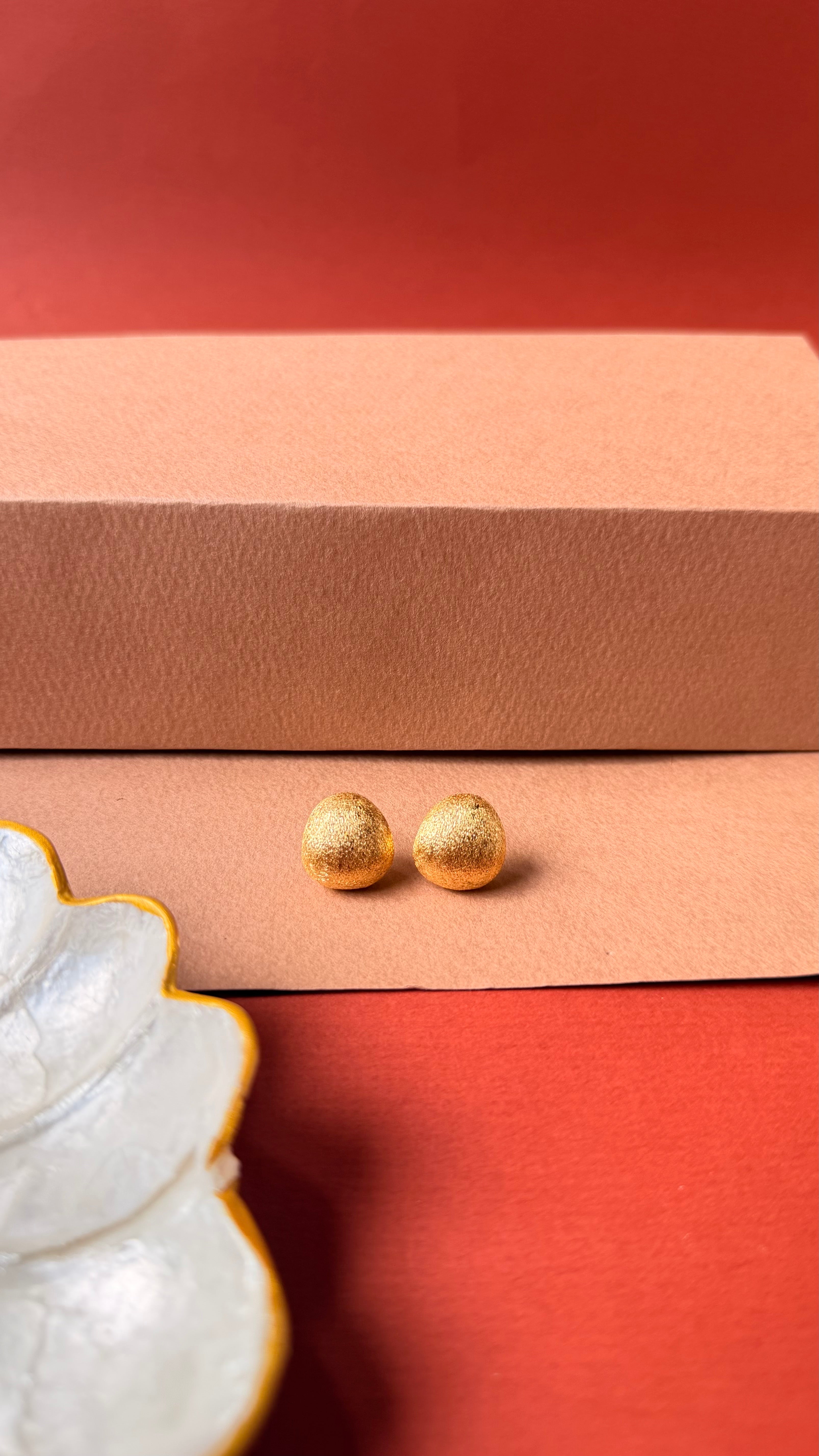 Gold Pebble