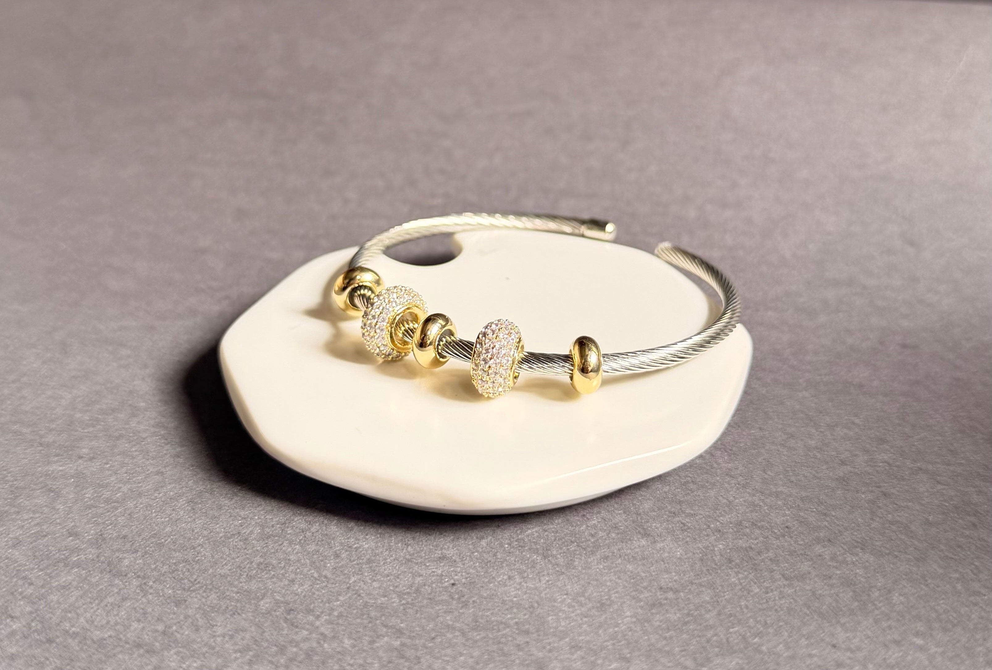 Ringstyle Wired Bracelet